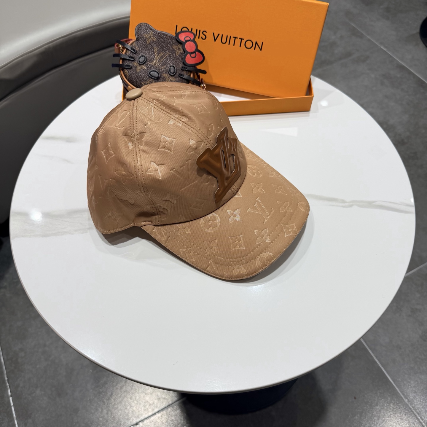 🧢路易威登棒球帽 LouisVuitton😍新款LV棒球帽，重工打造♥️高端大气，百搭款🤗男女通用！