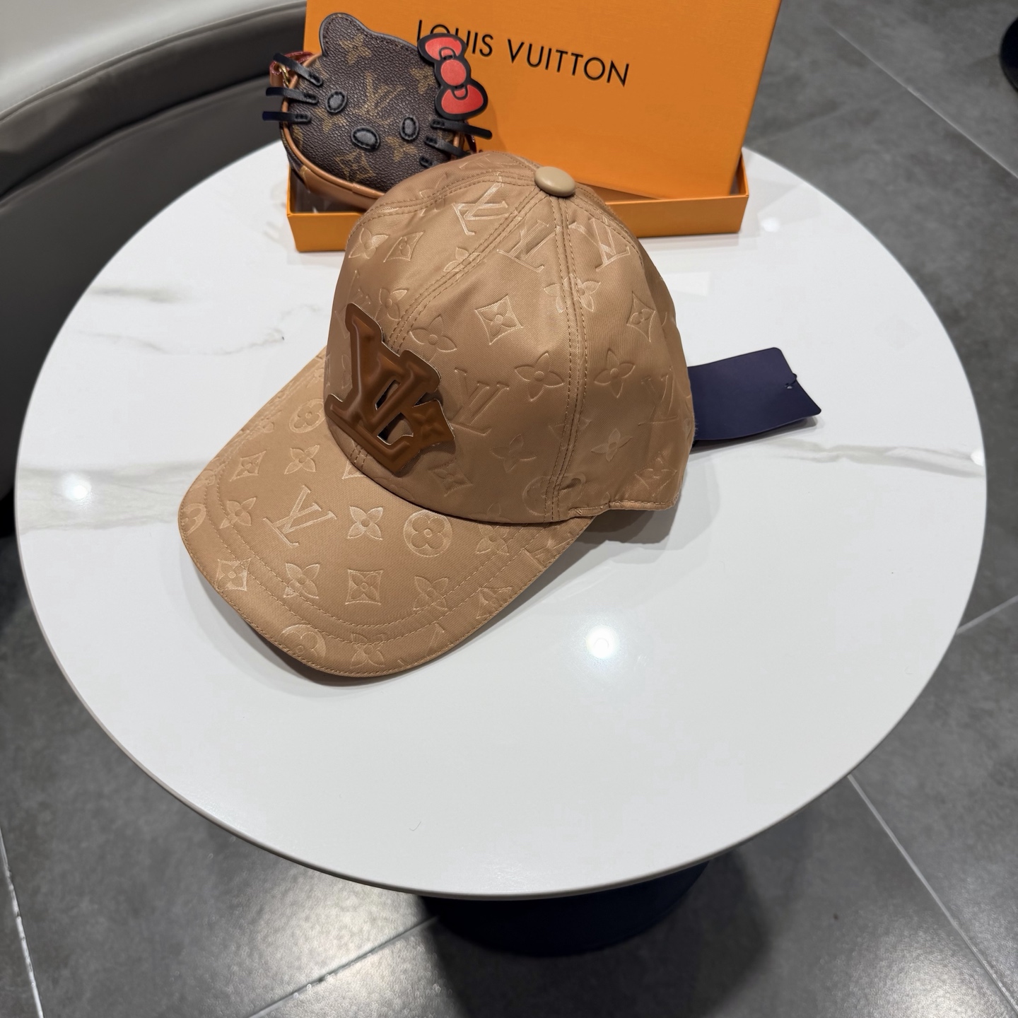🧢路易威登棒球帽 LouisVuitton😍新款LV棒球帽，重工打造♥️高端大气，百搭款🤗男女通用！