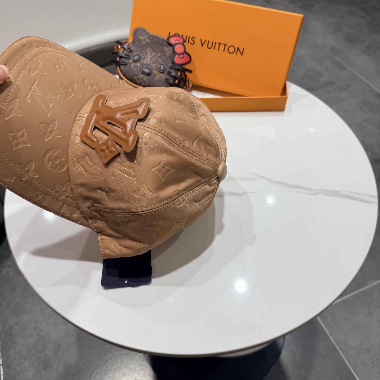 🧢路易威登棒球帽 LouisVuitton😍新款LV棒球帽，重工打造♥️高端大气，百搭款🤗男女通用！