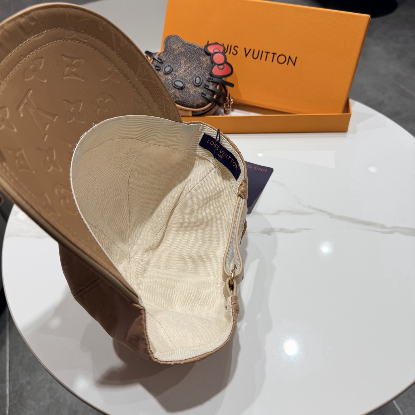 🧢路易威登棒球帽 LouisVuitton😍新款LV棒球帽，重工打造♥️高端大气，百搭款🤗男女通用！