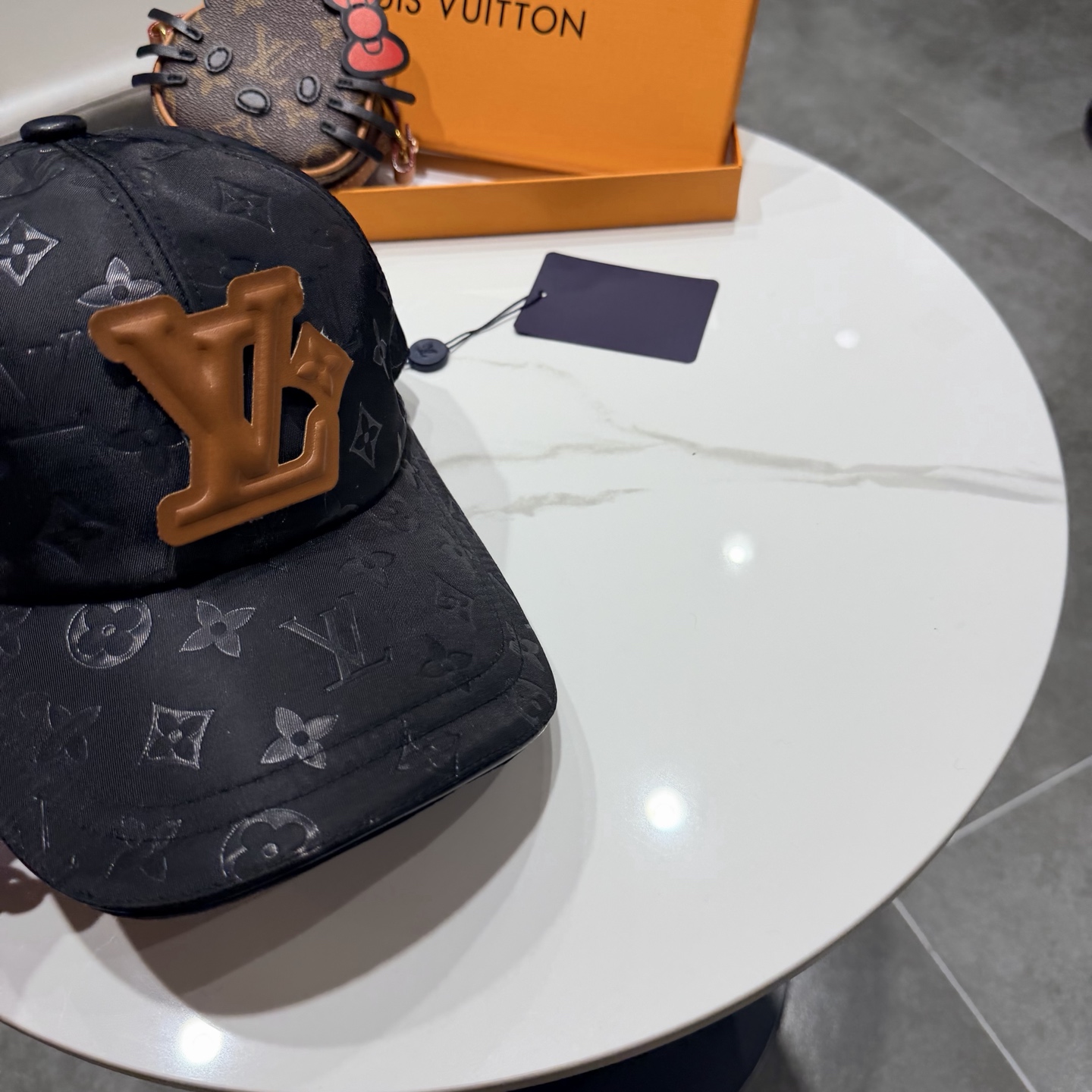 🧢路易威登棒球帽 LouisVuitton😍新款LV棒球帽，重工打造♥️高端大气，百搭款🤗男女通用！