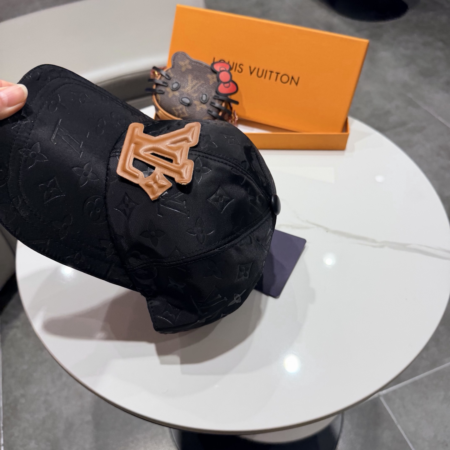 🧢路易威登棒球帽 LouisVuitton😍新款LV棒球帽，重工打造♥️高端大气，百搭款🤗男女通用！