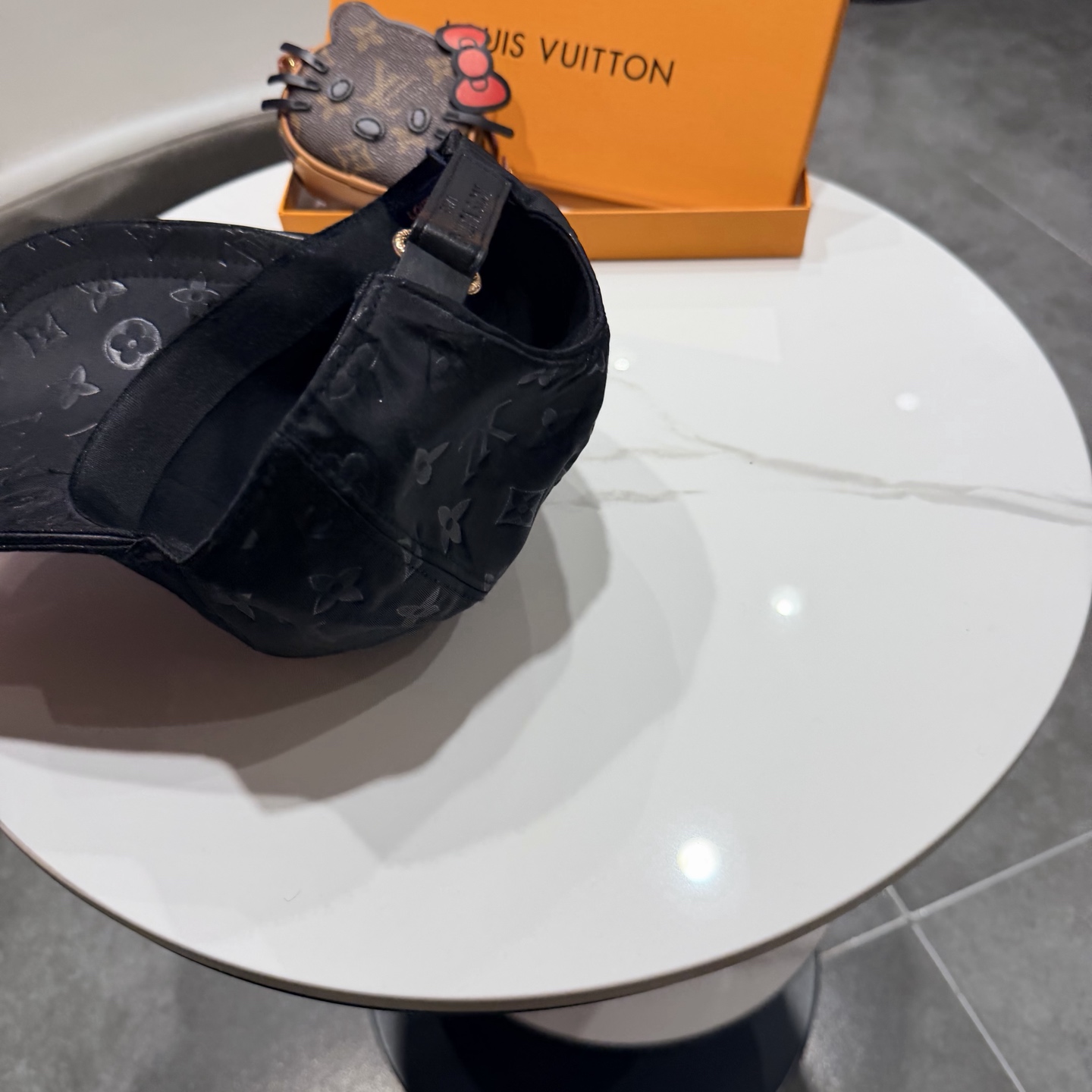 🧢路易威登棒球帽 LouisVuitton😍新款LV棒球帽，重工打造♥️高端大气，百搭款🤗男女通用！