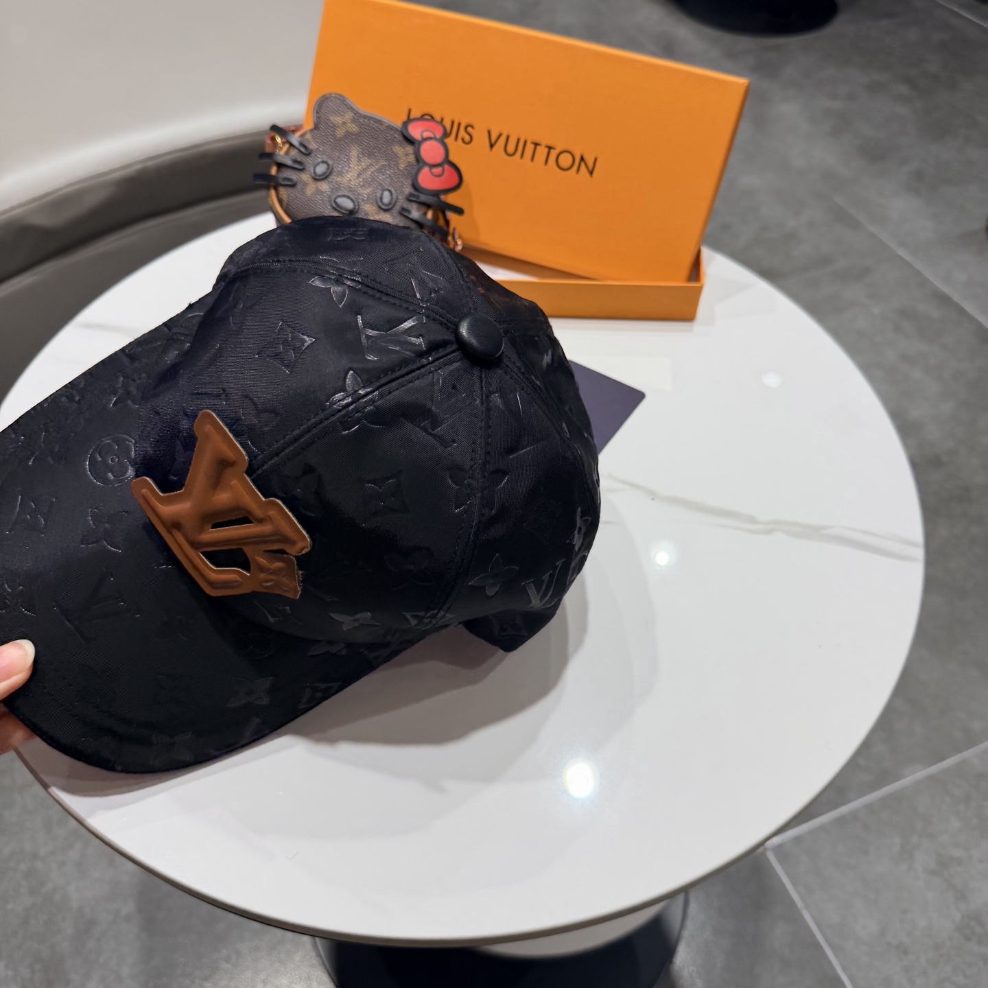 🧢路易威登棒球帽 LouisVuitton😍新款LV棒球帽，重工打造♥️高端大气，百搭款🤗男女通用！