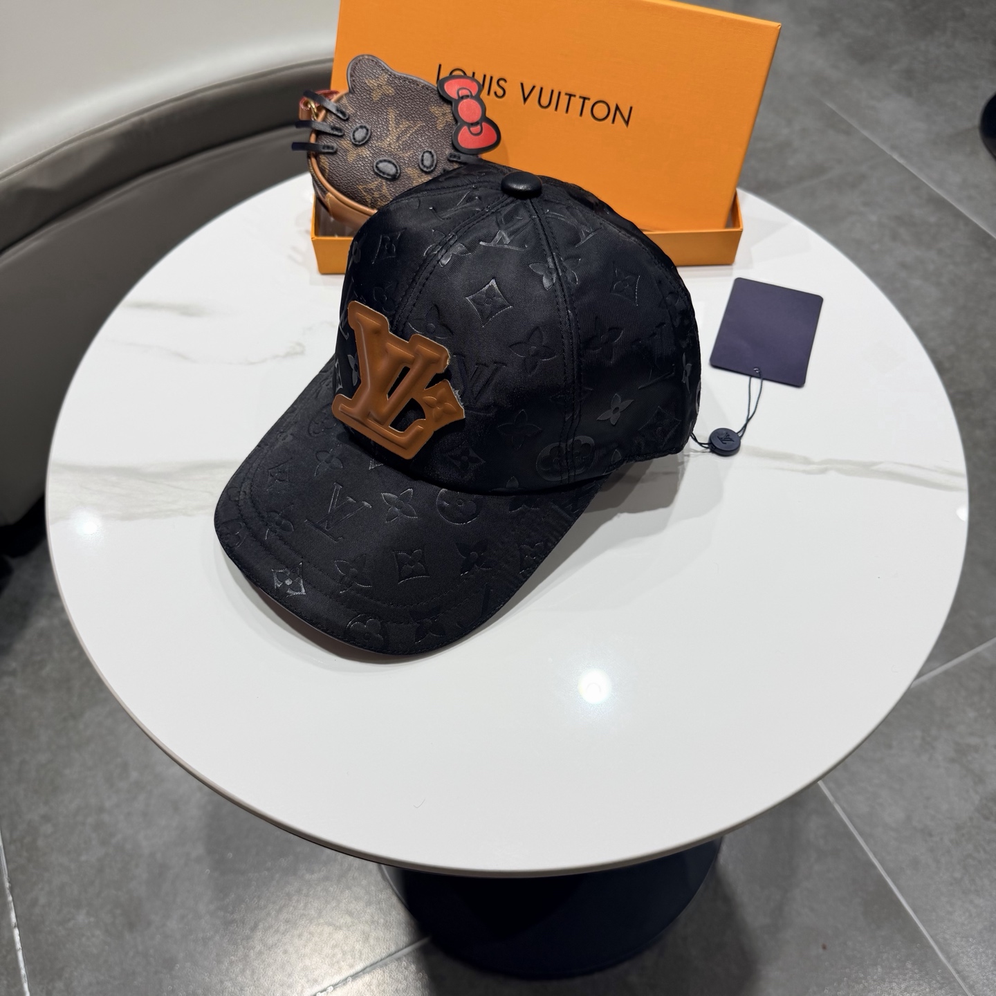 🧢路易威登棒球帽 LouisVuitton😍新款LV棒球帽，重工打造♥️高端大气，百搭款🤗男女通用！