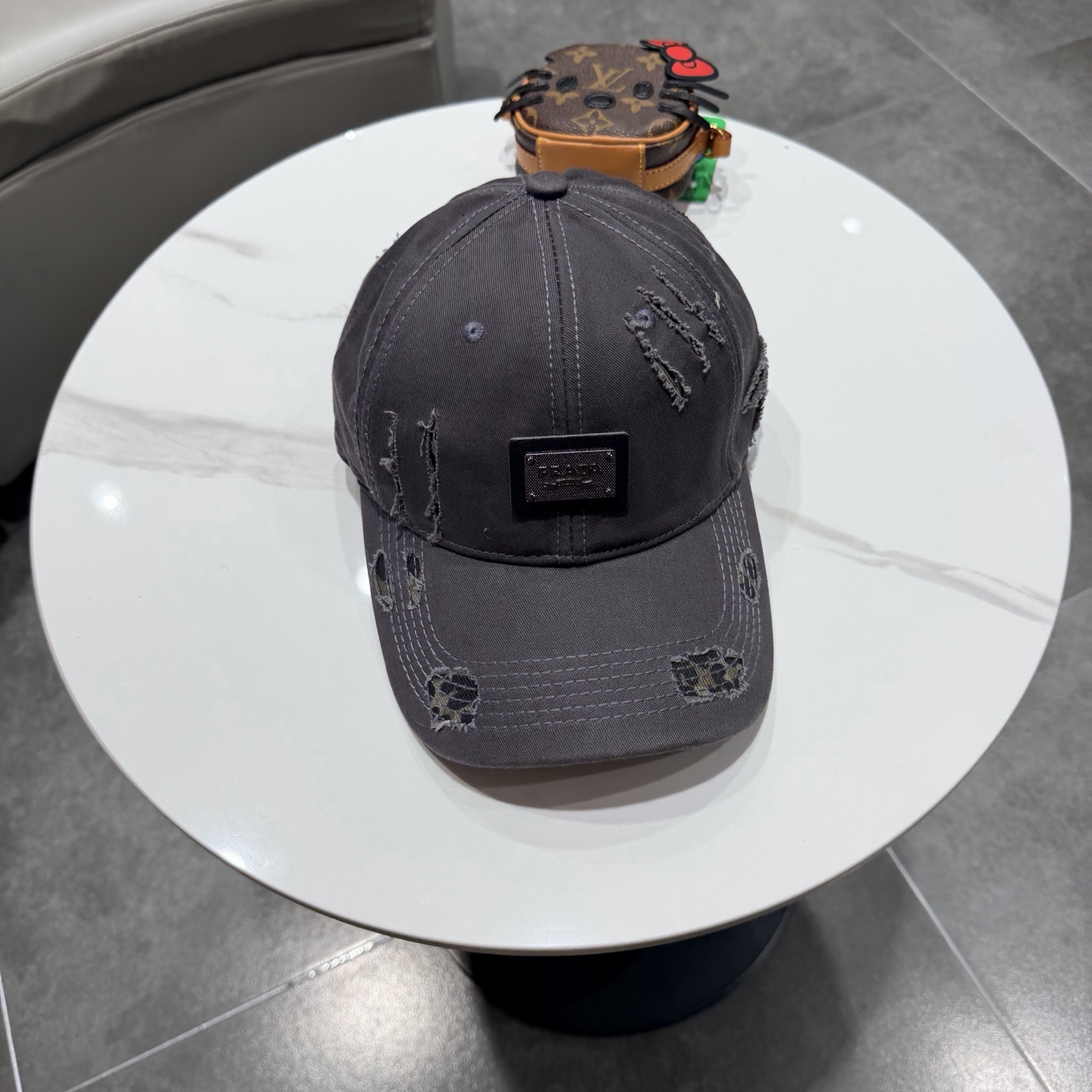 普拉达 PRADA 新品经典棒球帽 代购版本！时尚潮流，高端做工！非一般的品质，细节看实拍哦