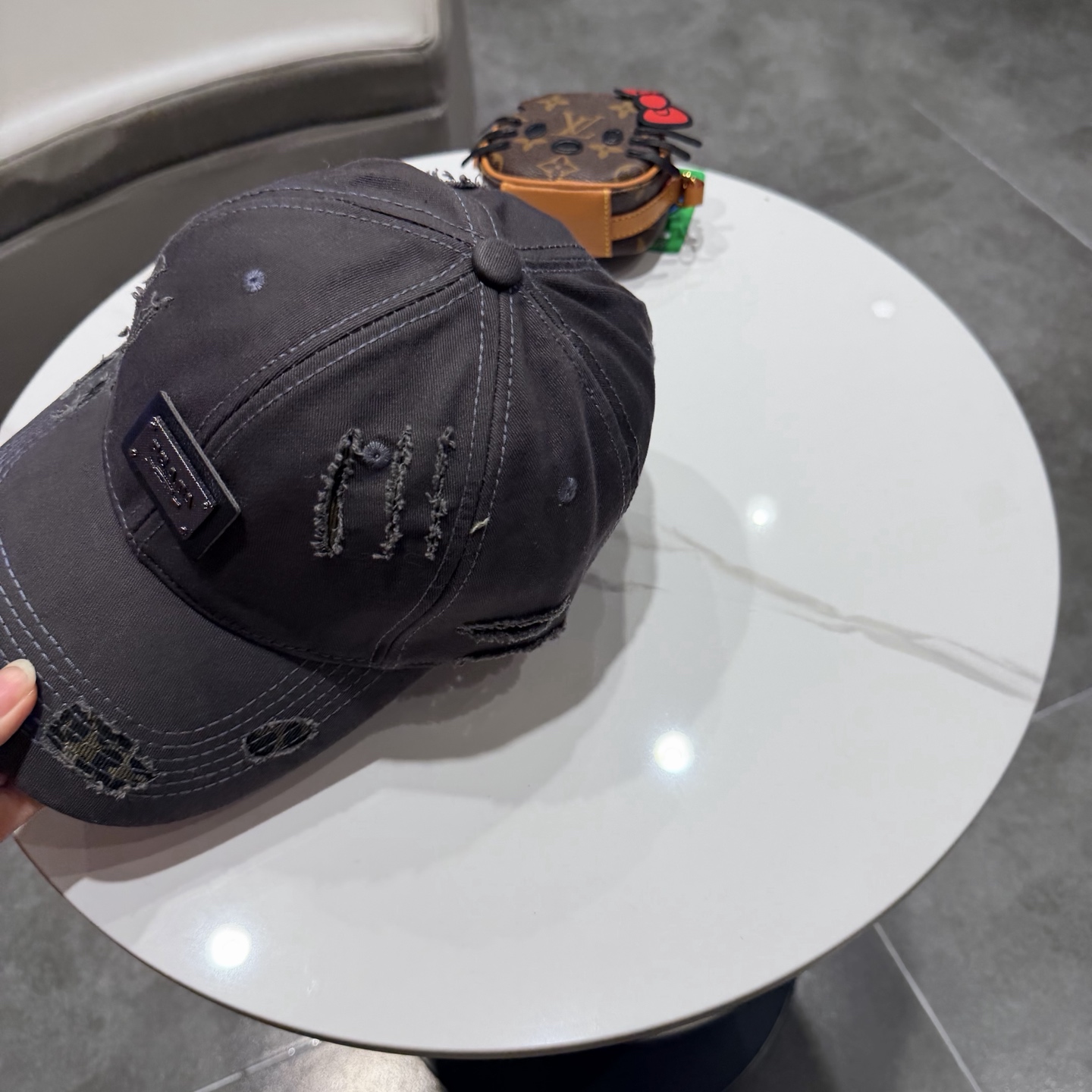 普拉达 PRADA 新品经典棒球帽 代购版本！时尚潮流，高端做工！非一般的品质，细节看实拍哦