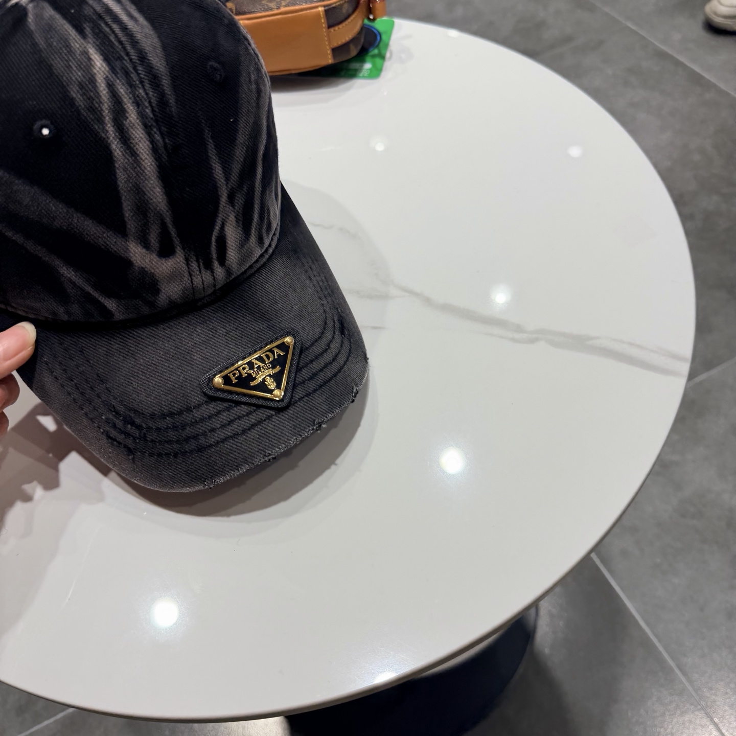 Prada 普拉达 新品 棒球帽 代购版本 潮流，高 非一般的品质，细节看 哦