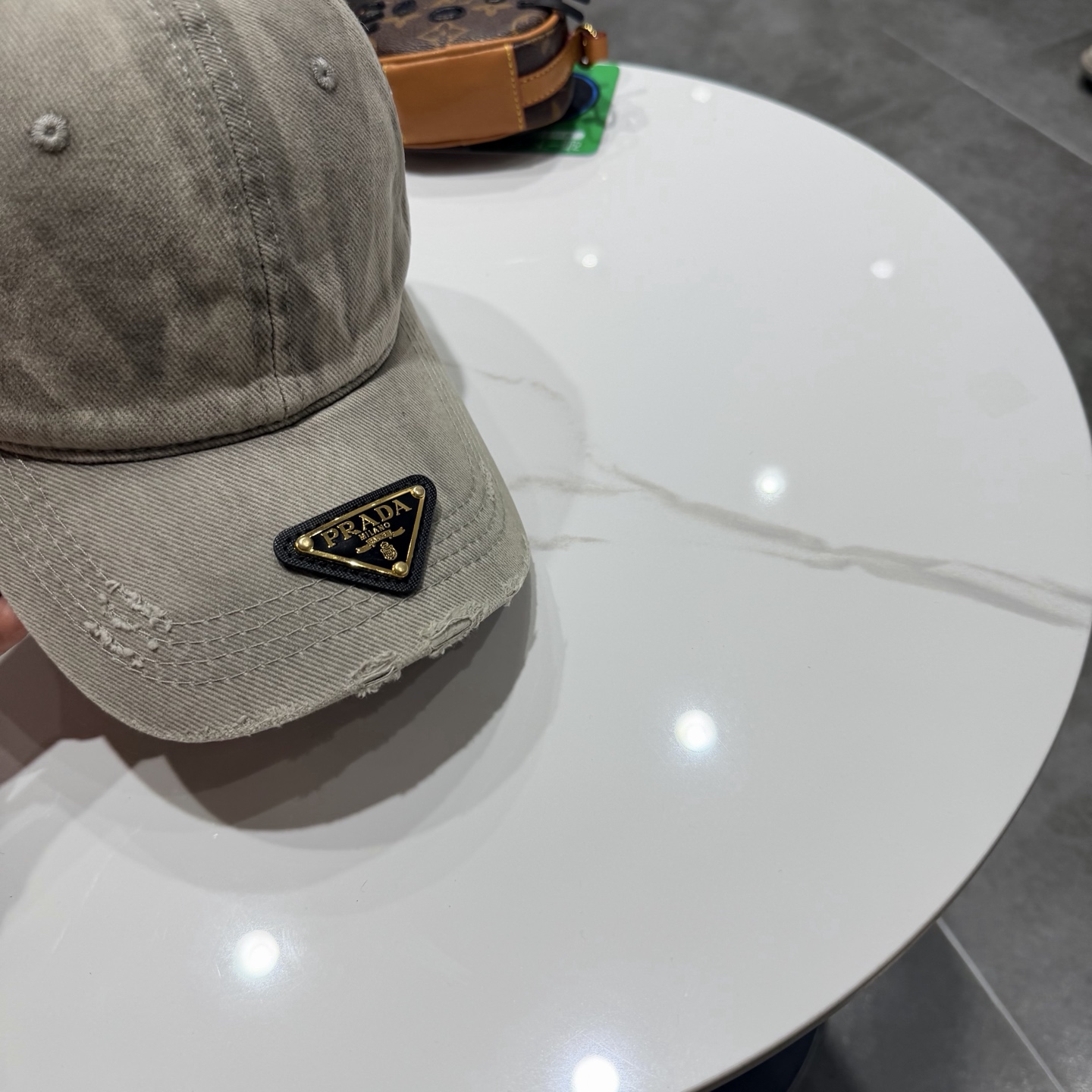 Prada 普拉达 新品 棒球帽 代购版本 潮流，高 非一般的品质，细节看 哦