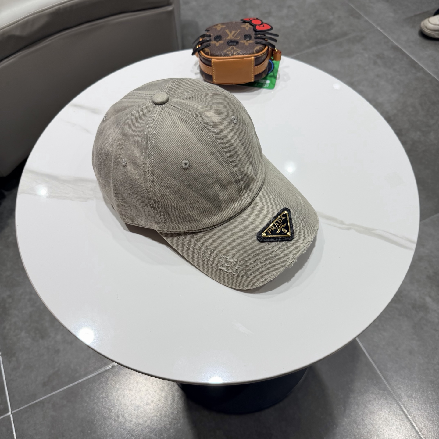 Prada 普拉达 新品 棒球帽 代购版本 潮流，高 非一般的品质，细节看 哦
