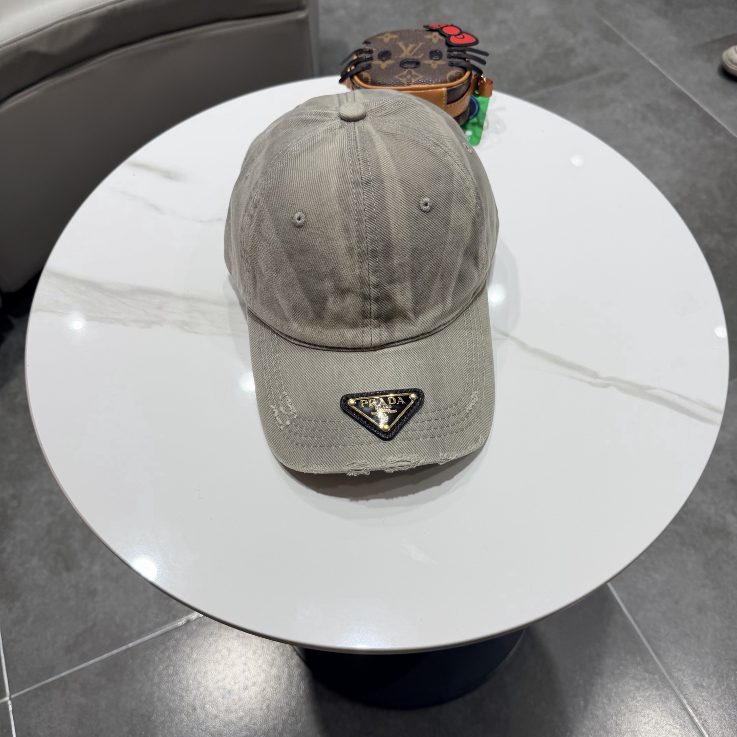 Prada 普拉达 新品 棒球帽 代购版本 潮流，高 非一般的品质，细节看 哦