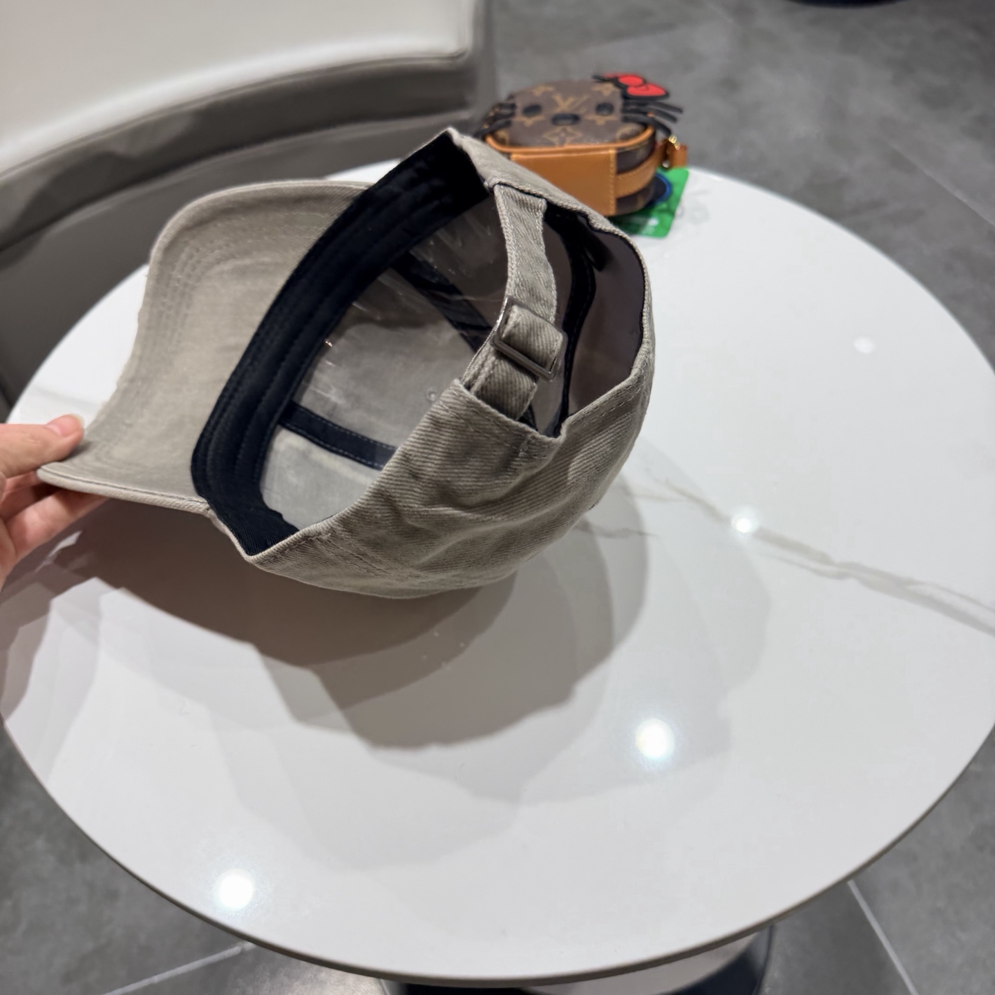 Prada 普拉达 新品 棒球帽 代购版本 潮流，高 非一般的品质，细节看 哦