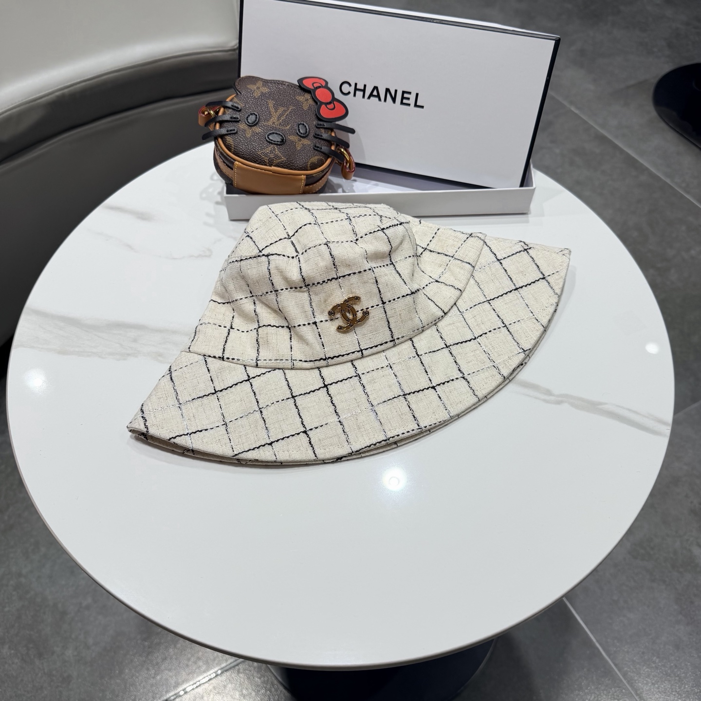 chanel香奈儿春夏新款牛仔渔夫帽超洋气的小设计~帽型好✓
