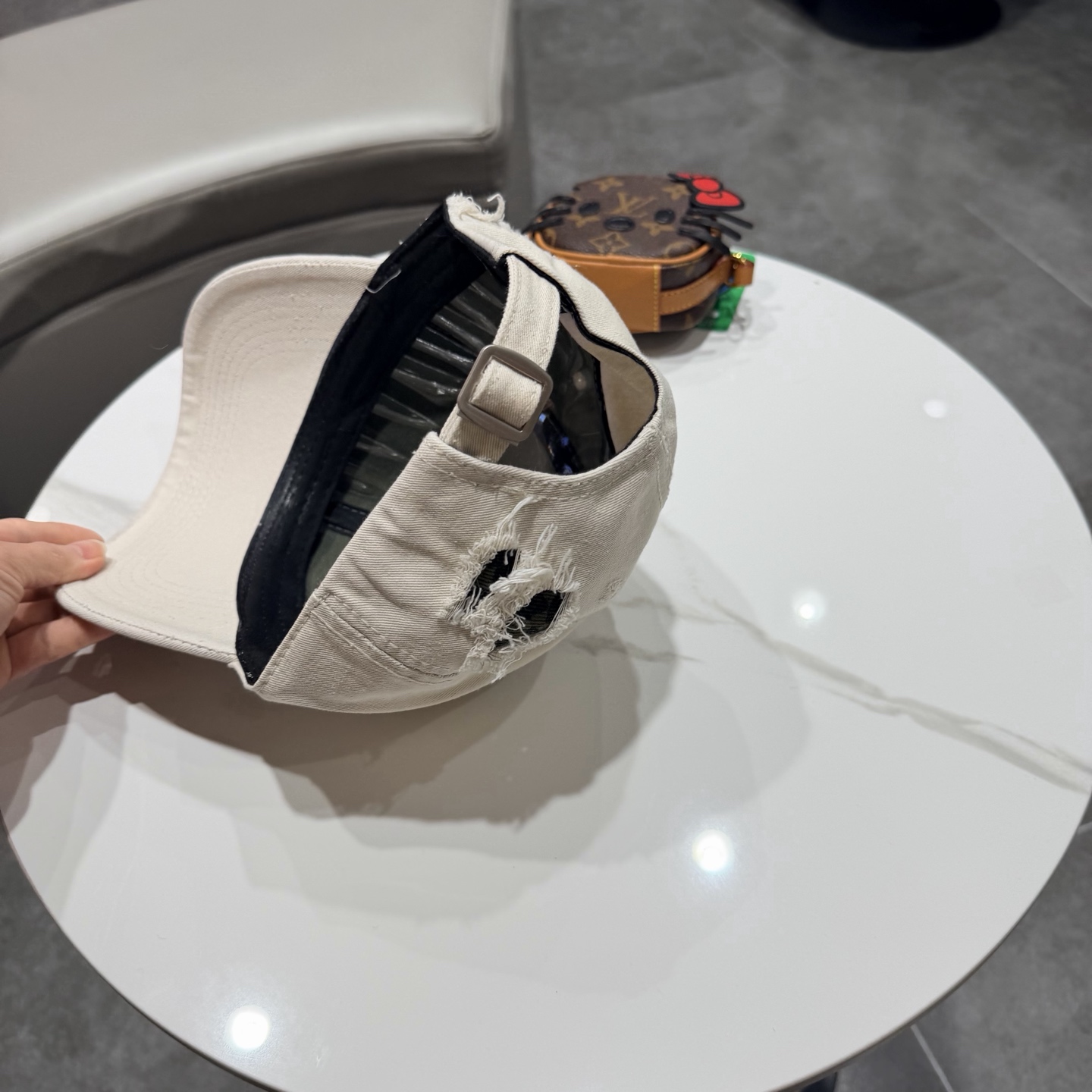 普拉达 PRADA 新品经典棒球帽 代购版本！时尚潮流，高端做工！非一般的品质，细节看实拍哦