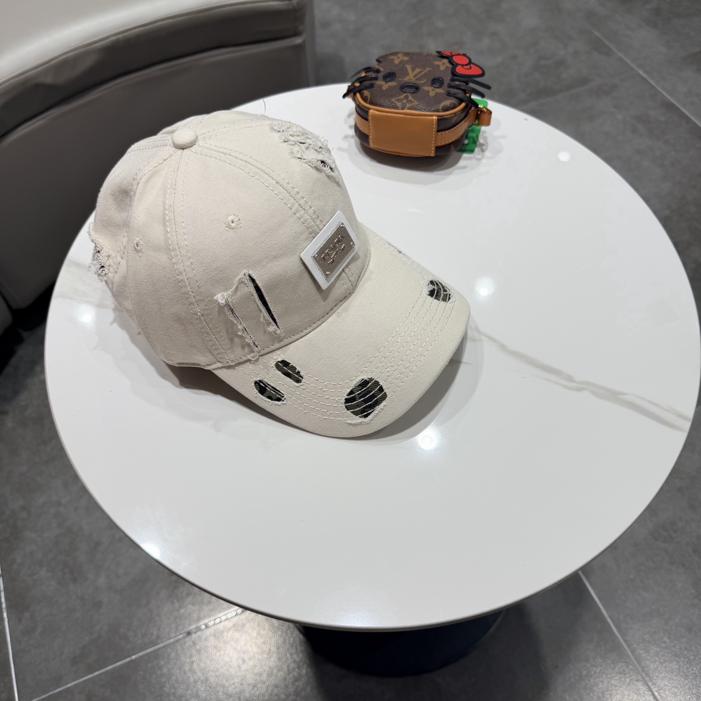 普拉达 PRADA 新品经典棒球帽 代购版本！时尚潮流，高端做工！非一般的品质，细节看实拍哦