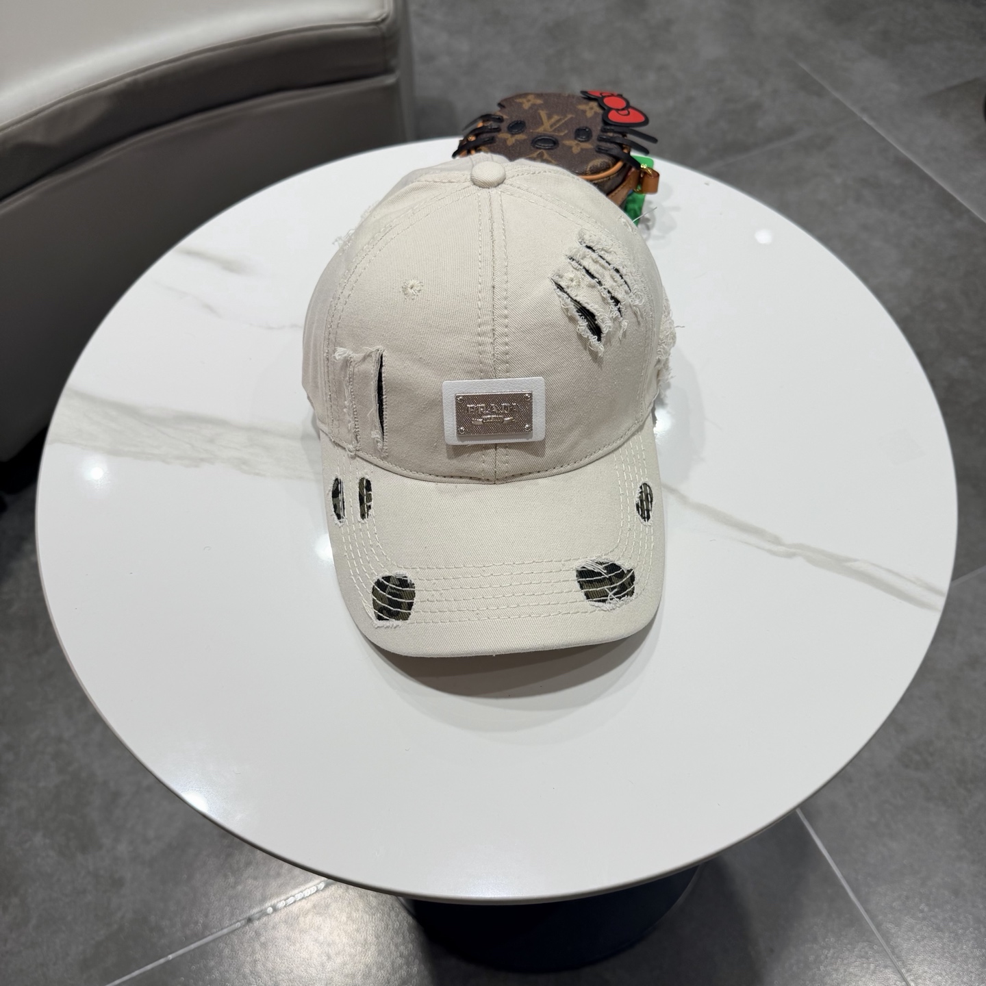 普拉达 PRADA 新品经典棒球帽 代购版本！时尚潮流，高端做工！非一般的品质，细节看实拍哦