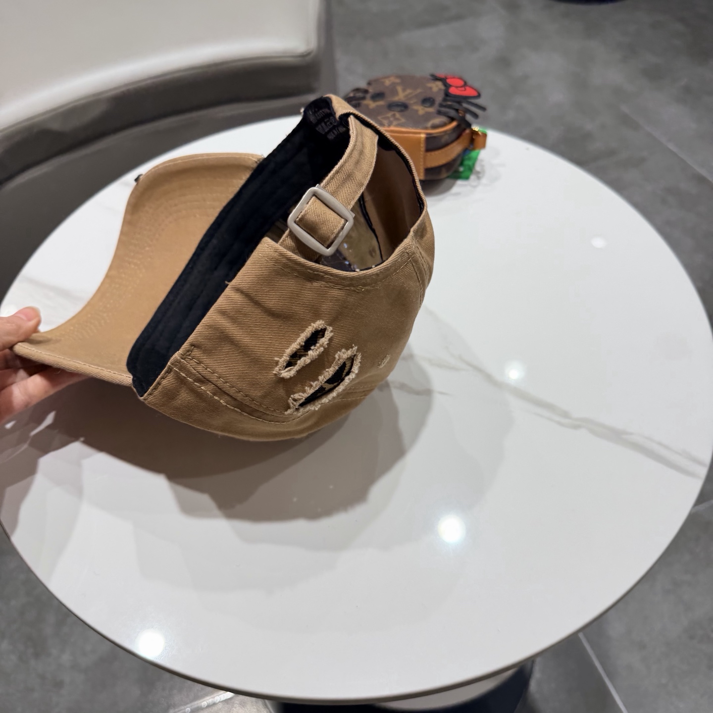 普拉达 PRADA 新品经典棒球帽 代购版本！时尚潮流，高端做工！非一般的品质，细节看实拍哦