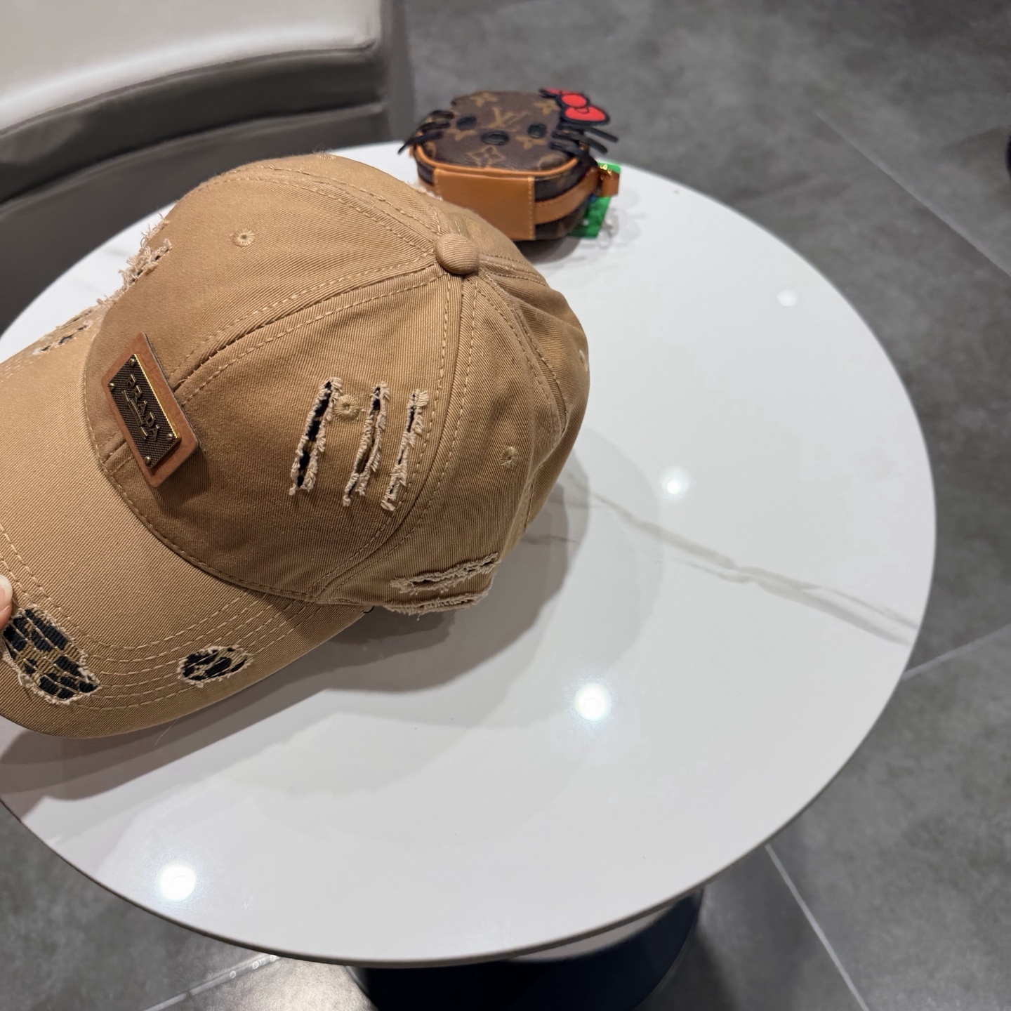 普拉达 PRADA 新品经典棒球帽 代购版本！时尚潮流，高端做工！非一般的品质，细节看实拍哦