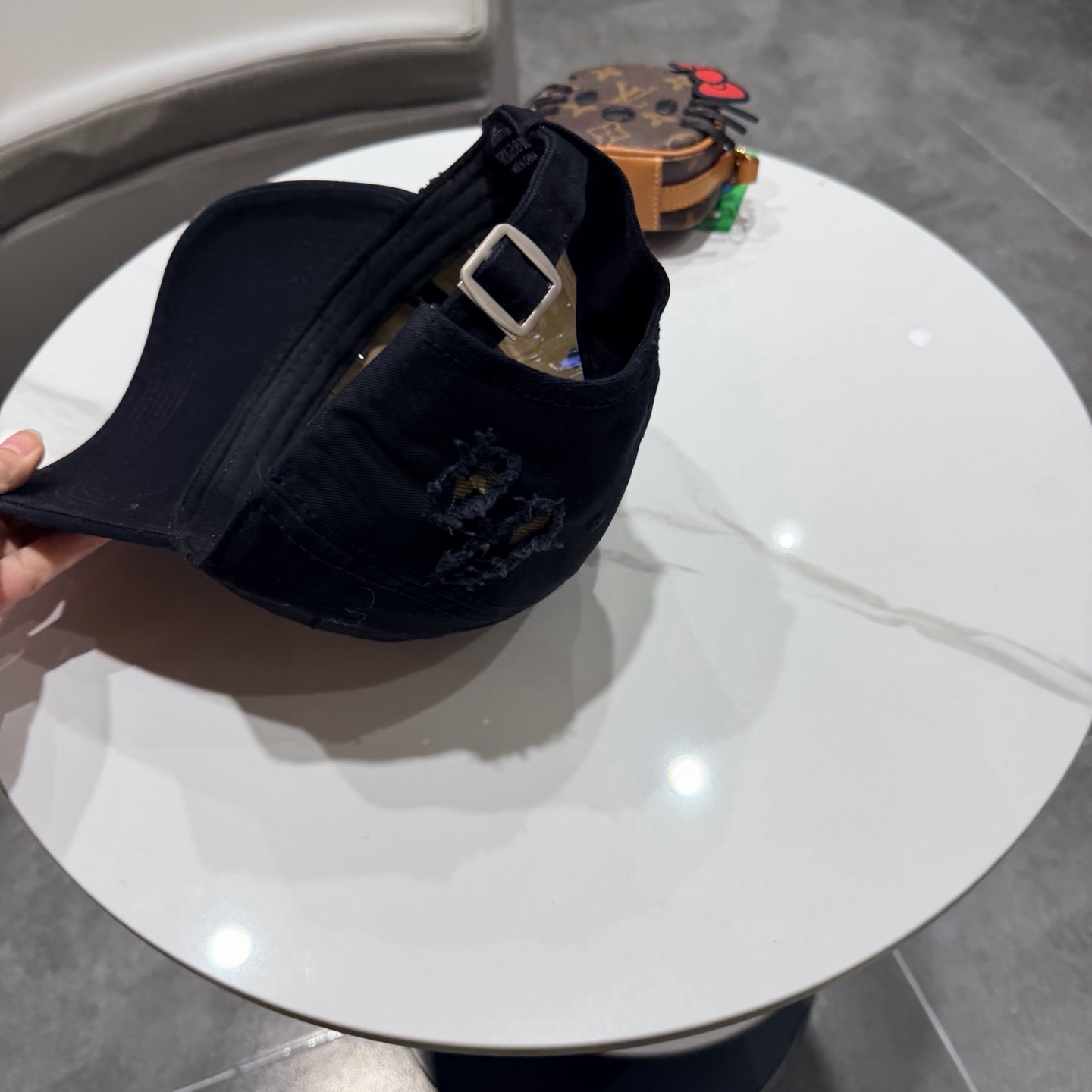 普拉达 PRADA 新品经典棒球帽 代购版本！时尚潮流，高端做工！非一般的品质，细节看实拍哦