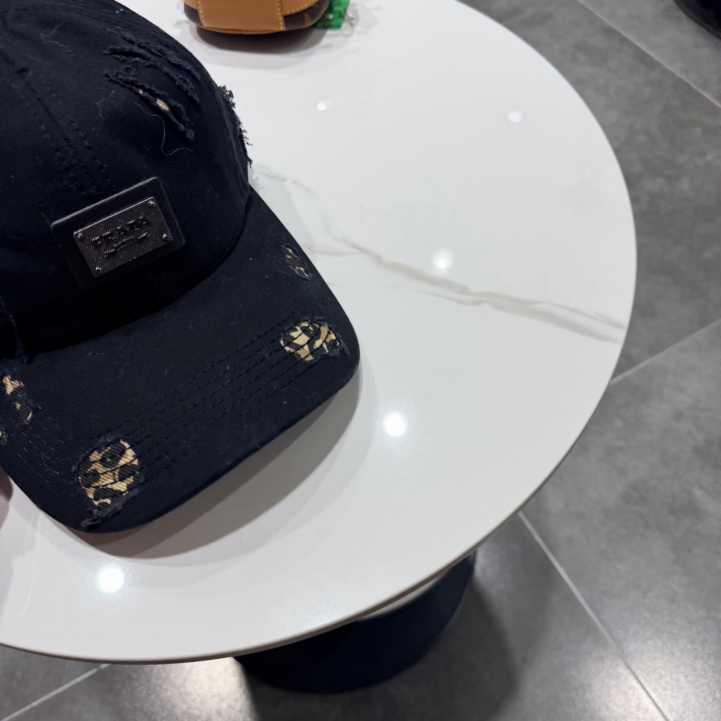 普拉达 PRADA 新品经典棒球帽 代购版本！时尚潮流，高端做工！非一般的品质，细节看实拍哦