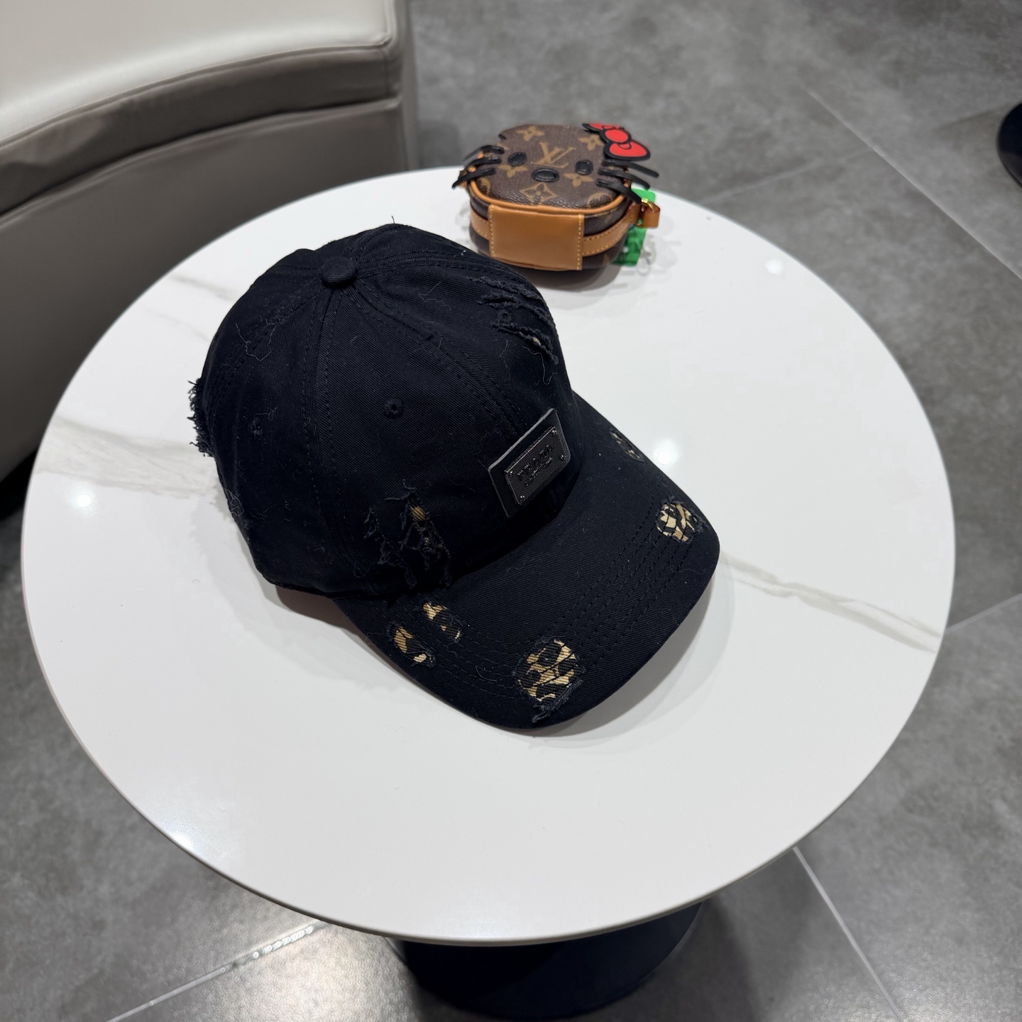 普拉达 PRADA 新品经典棒球帽 代购版本！时尚潮流，高端做工！非一般的品质，细节看实拍哦