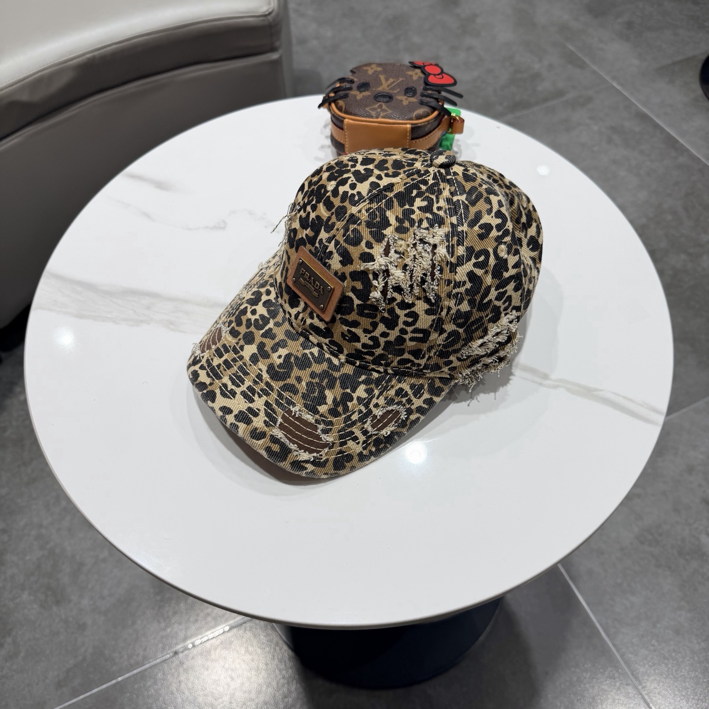 普拉达 PRADA 新品经典棒球帽 代购版本！时尚潮流，高端做工！非一般的品质，细节看实拍哦