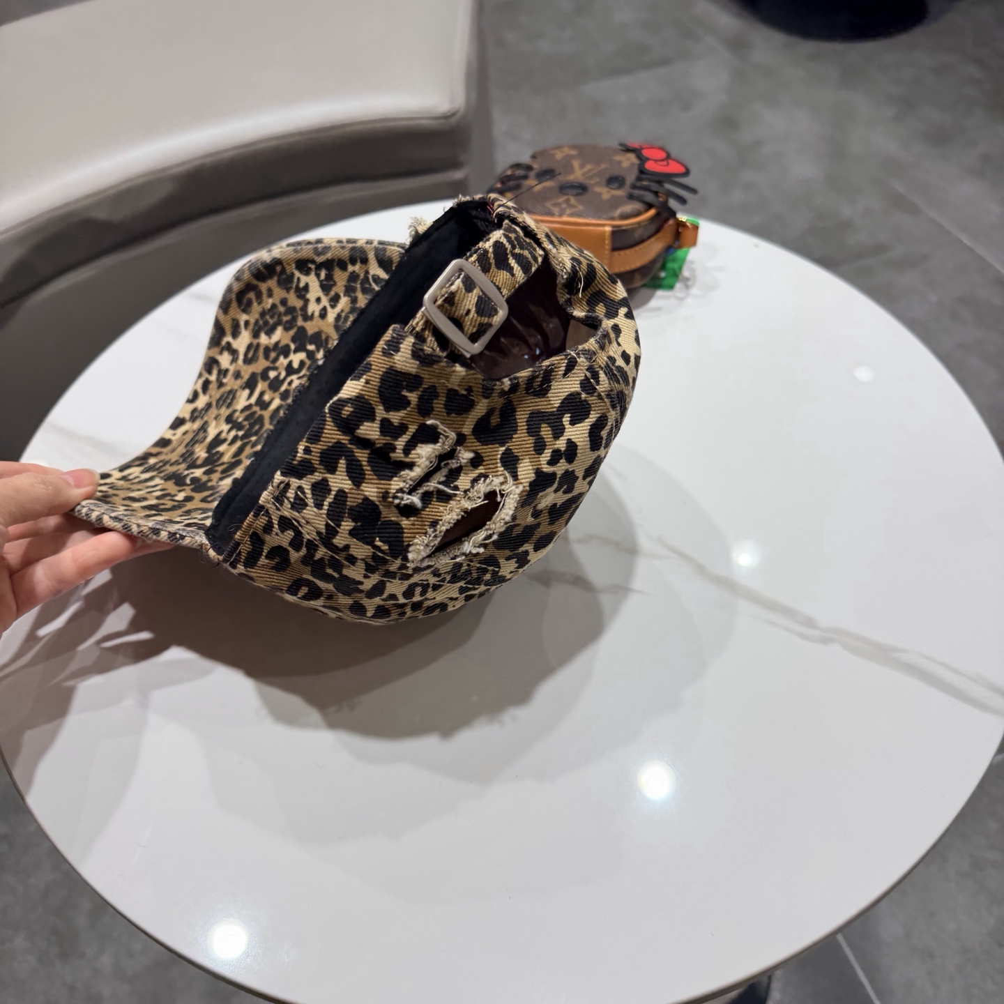 普拉达 PRADA 新品经典棒球帽 代购版本！时尚潮流，高端做工！非一般的品质，细节看实拍哦