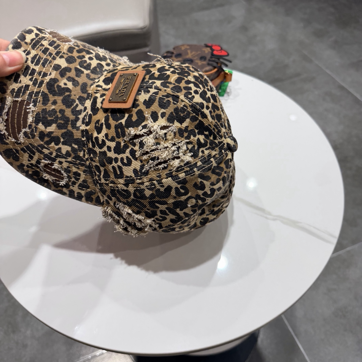 普拉达 PRADA 新品经典棒球帽 代购版本！时尚潮流，高端做工！非一般的品质，细节看实拍哦