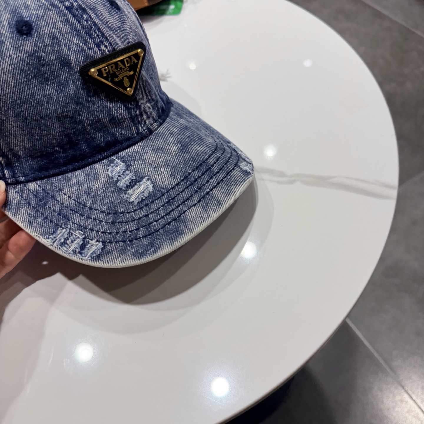Prada 普拉达高品质牛仔布倒三角棒球帽🧢洗水牛仔色，秀场同款，面料柔软舒适百搭休闲款，闭眼入！