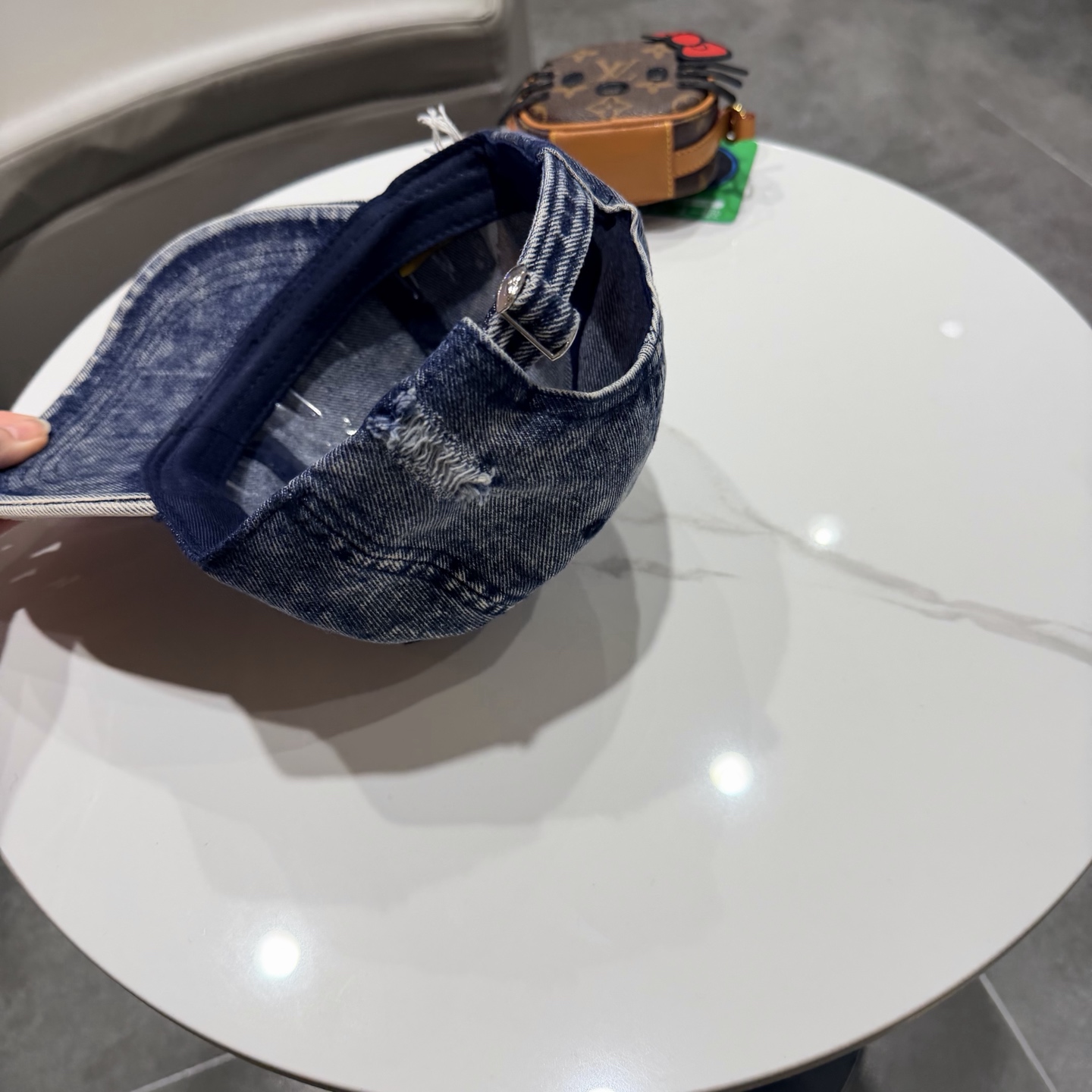 Prada 普拉达高品质牛仔布倒三角棒球帽🧢洗水牛仔色，秀场同款，面料柔软舒适百搭休闲款，闭眼入！