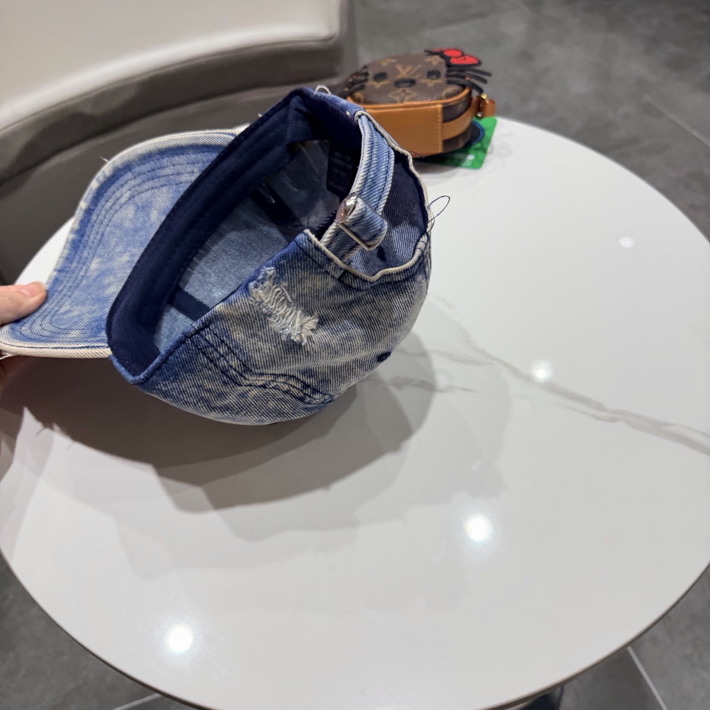 Prada 普拉达高品质牛仔布倒三角棒球帽🧢洗水牛仔色，秀场同款，面料柔软舒适百搭休闲款，闭眼入！