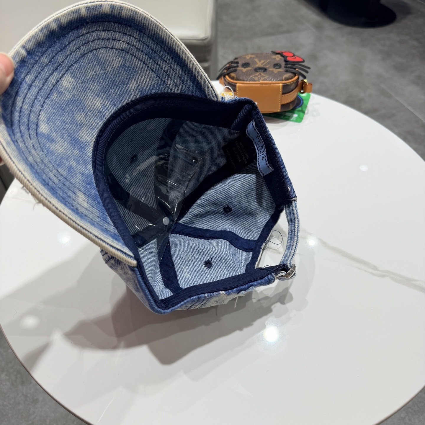 Prada 普拉达高品质牛仔布倒三角棒球帽🧢洗水牛仔色，秀场同款，面料柔软舒适百搭休闲款，闭眼入！