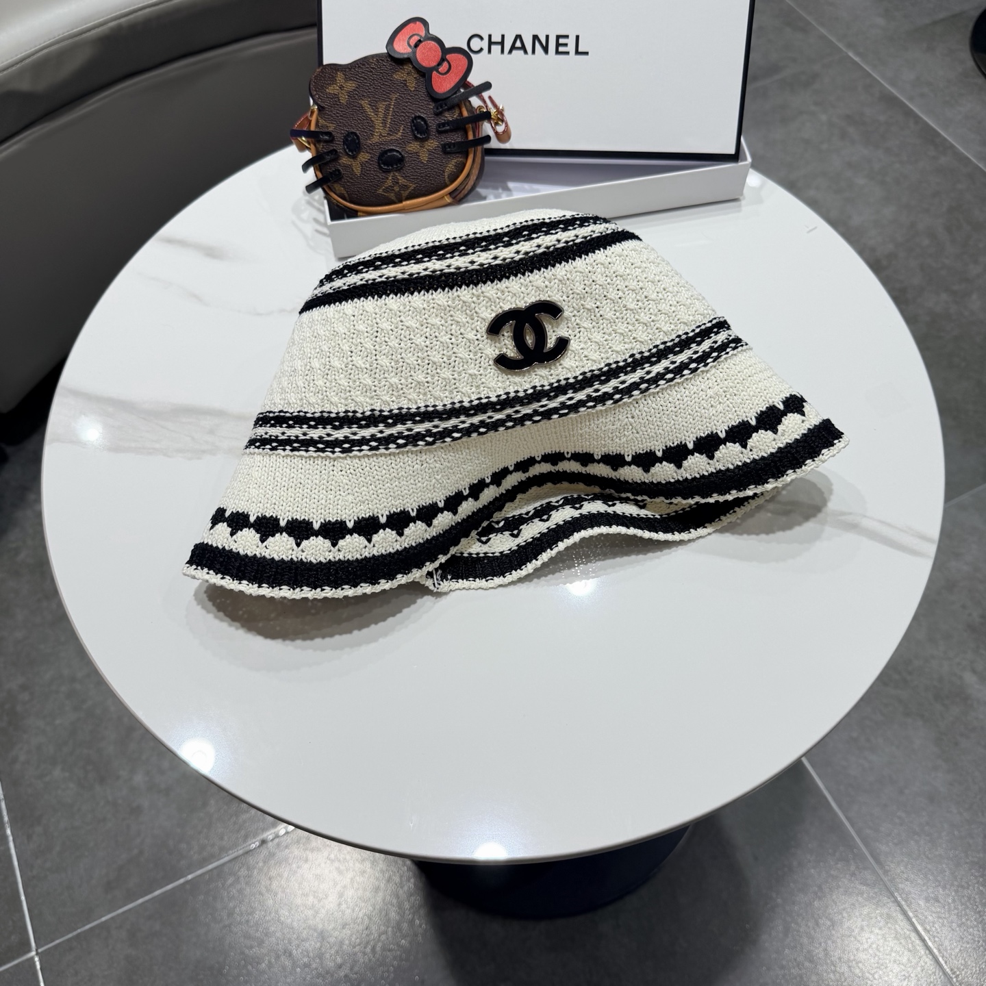 NO:742831,chanel Chanel spring and summer new sun protection hat women's summer versatile basin hat showing face small hollow breathable sun visor niche retro fisherman hat hat straw hat fisherman hat baseball cap, hat, chanel, chanel, espadrilles, hats19860909chanel香奈儿春夏新款防晒帽子女夏季百搭盆帽显脸小镂空透气遮阳帽小众复古渔夫帽帽子草帽渔夫帽棒球帽,帽子,chanel,chanel,espadrilles,hats,hat