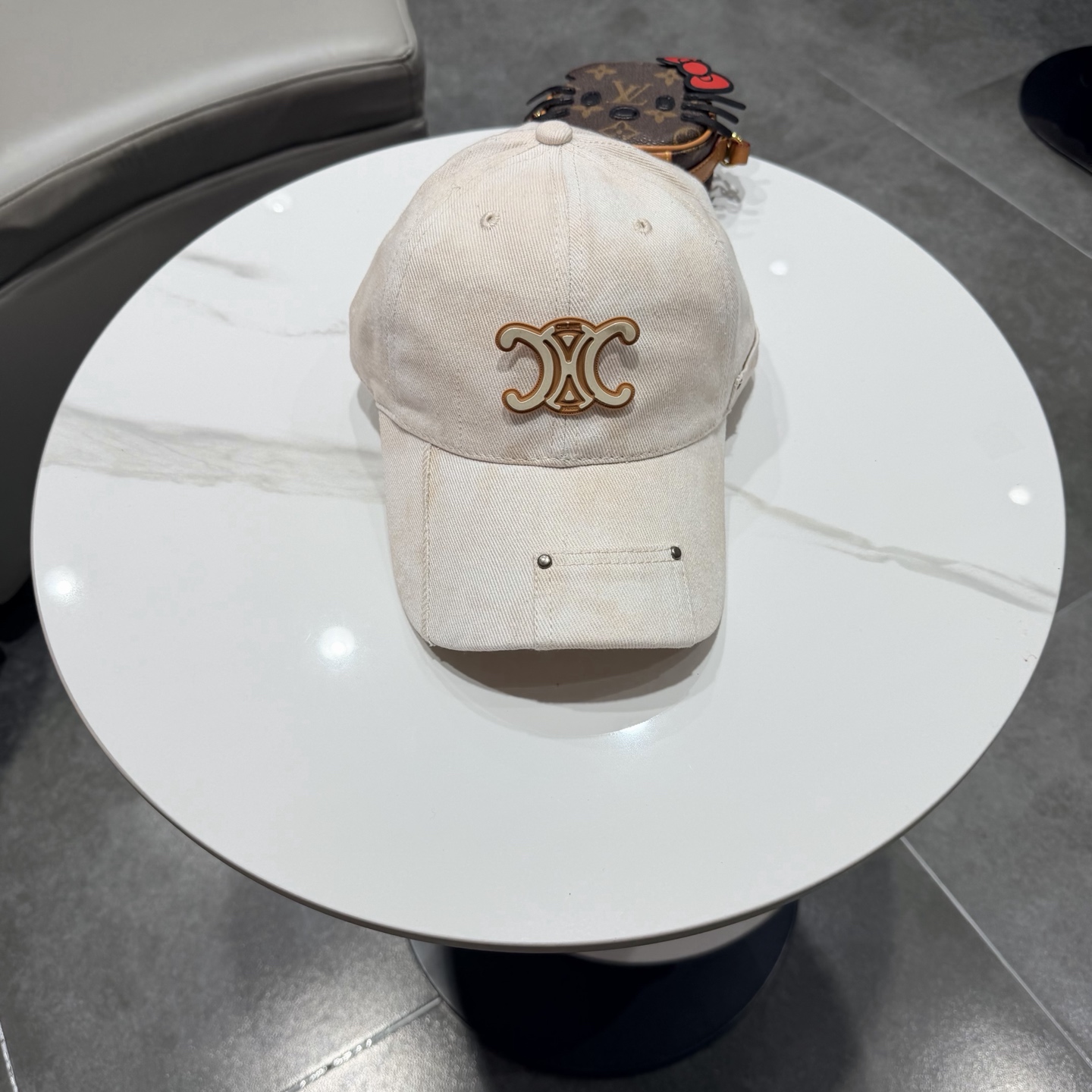 NO:742887,[CELINE] New classic casual and trendy baseball cap in Japanese and Korean style, looks great with any combination!  When traveling, you must buy a hat: a straw hat, a fisherman hat, a baseball cap, hats, celine, celine, espadrilles, hats19860909【CELINE赛琳】新款经典休闲潮流款 棒球帽日韩风格,随便搭配都超好看！出门旅游,绝对要入手的一款帽子草帽渔夫帽棒球帽,帽子,celine,celine,espadrilles,hats,hat