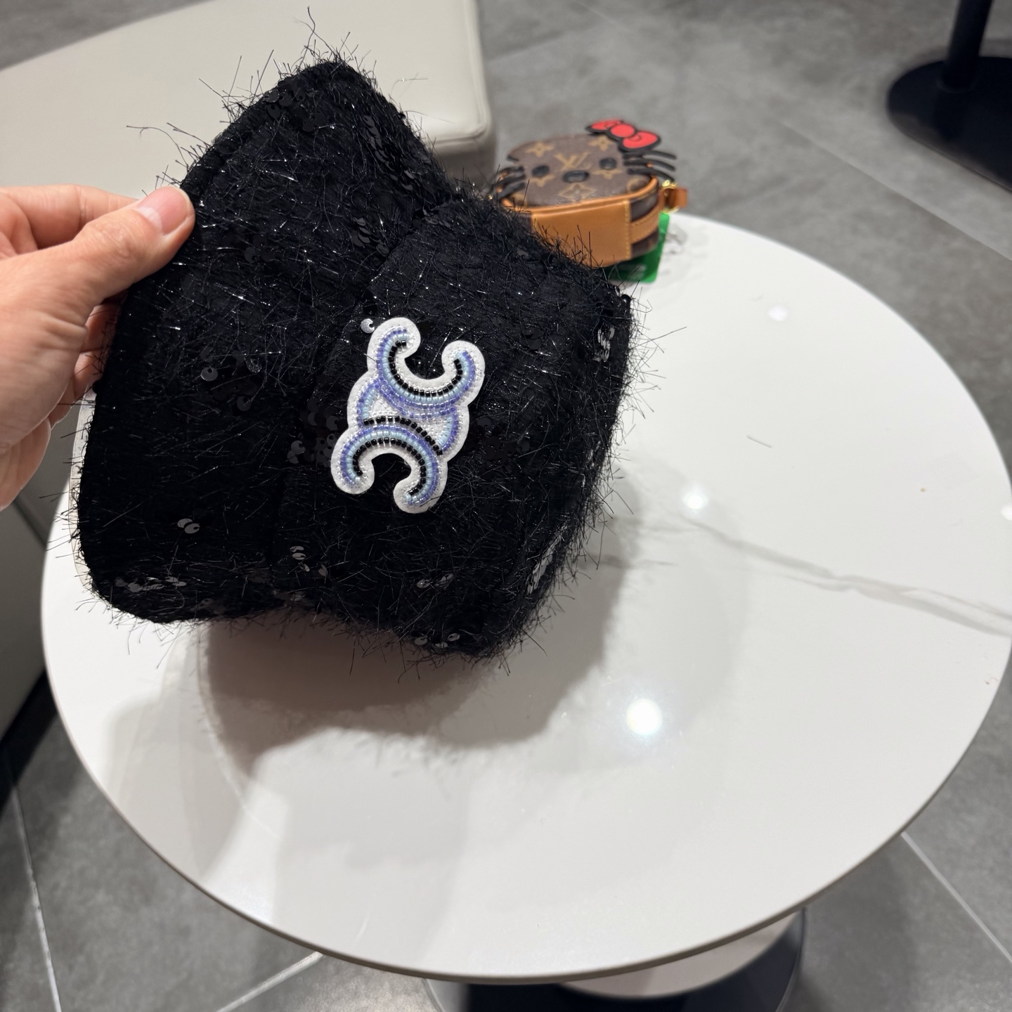 赛琳celine2025新款纯色帽子女春夏季显脸小亮片蕾丝透气盆帽时尚百搭水桶帽