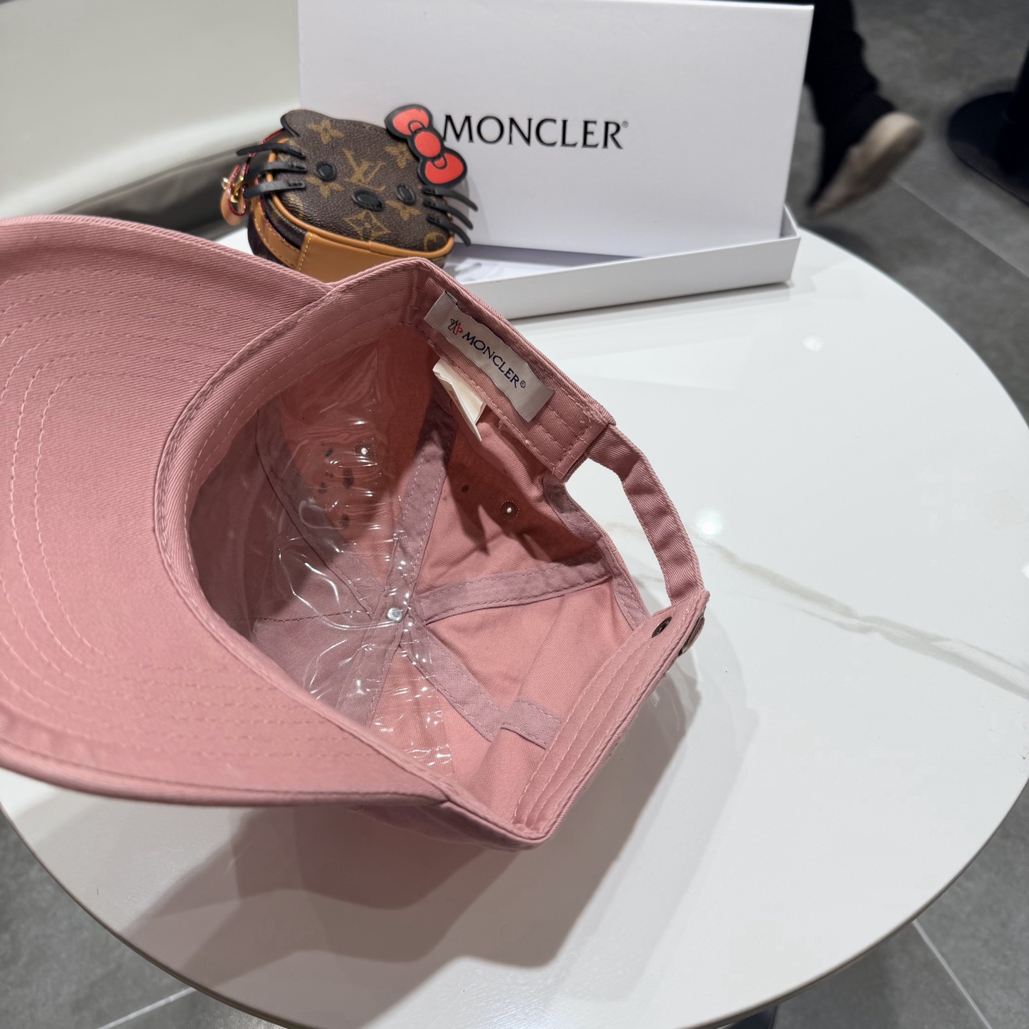 蒙口MONCLER新款棒球帽，时尚炸街单品，风格很OK，网红.时尚博主的最爱！高品质舒适透气，凹造型很好