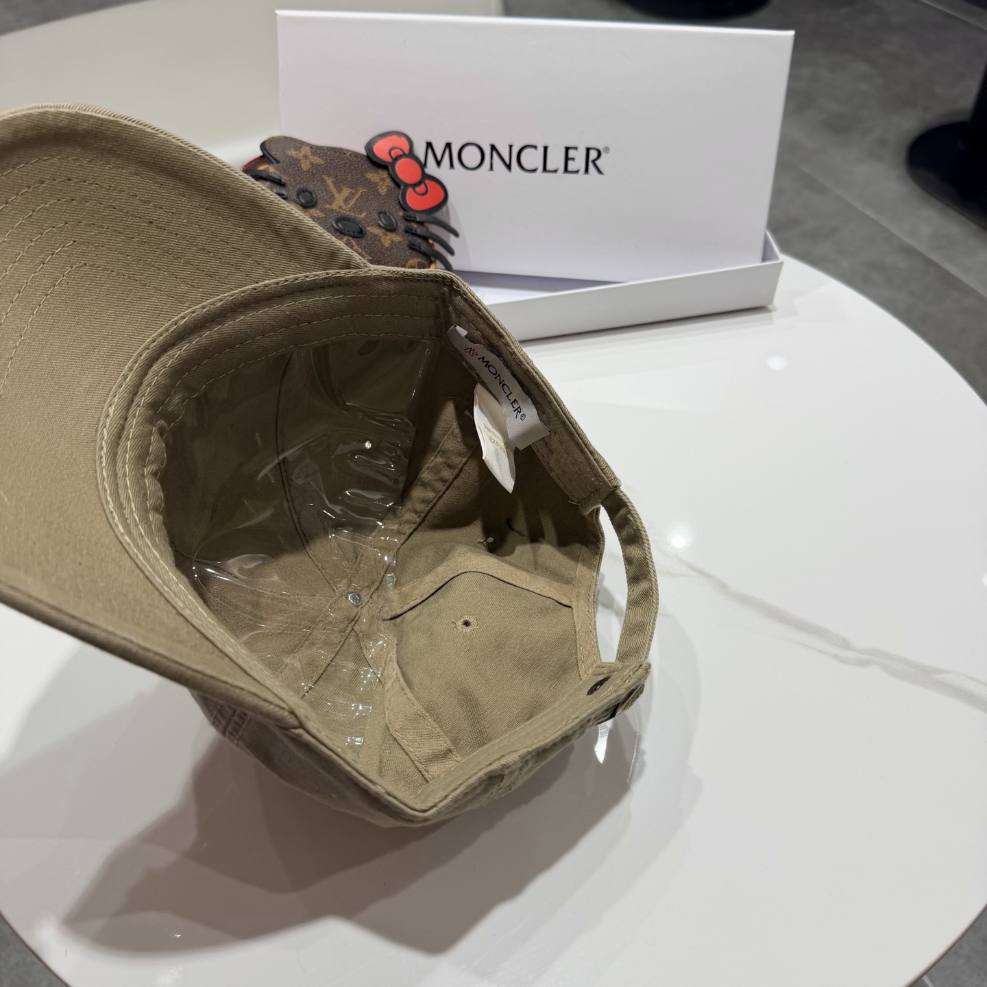 蒙口MONCLER新款棒球帽，时尚炸街单品，风格很OK，网红.时尚博主的最爱！高品质舒适透气，凹造型很好