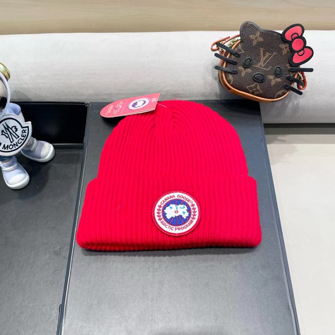 加拿大鹅。CANADA GOOSE 配毛球羊毛针织！官网最新羊毛针织帽，官网原单复刻.非常柔软亲肤，弹性很好！有质感又非