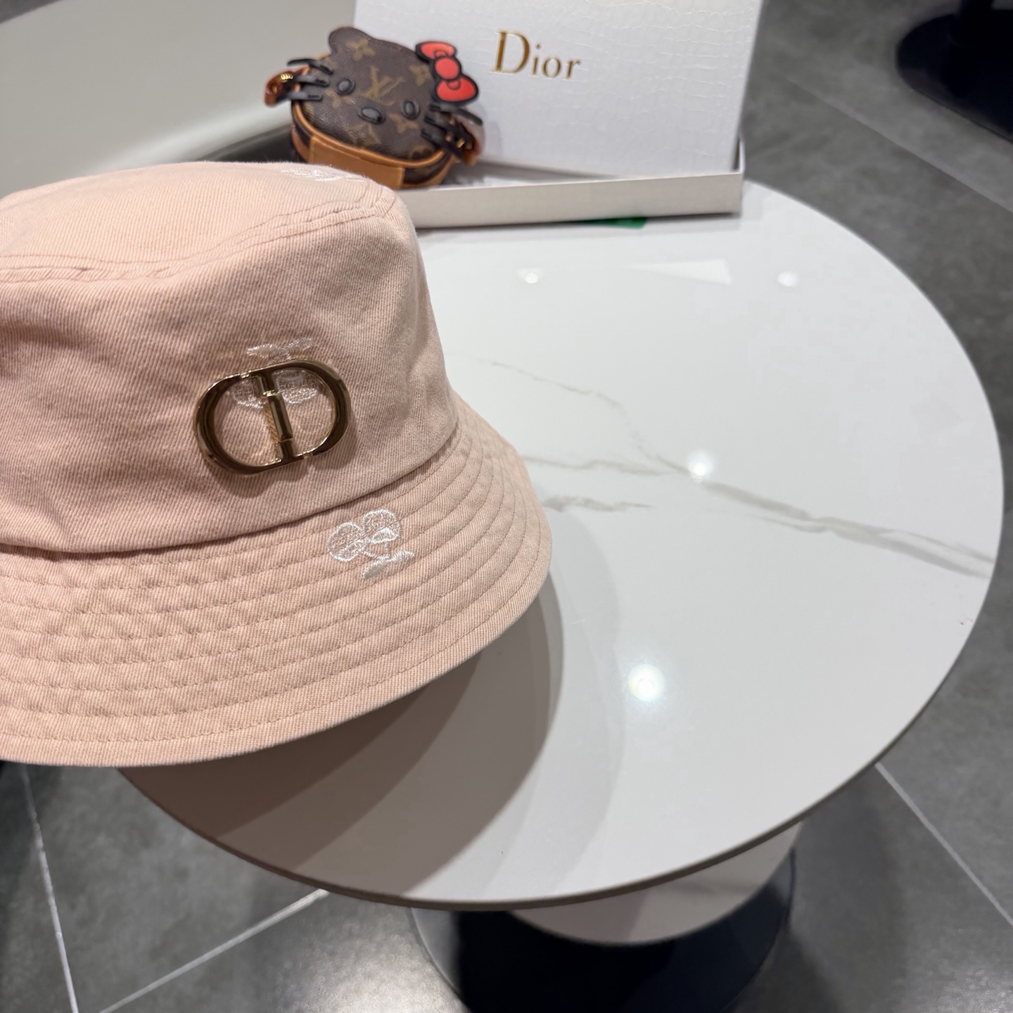 DIOR迪奥新款小清新简约刺绣渔夫帽男女春夏季百搭显脸小透气防晒遮阳盆帽