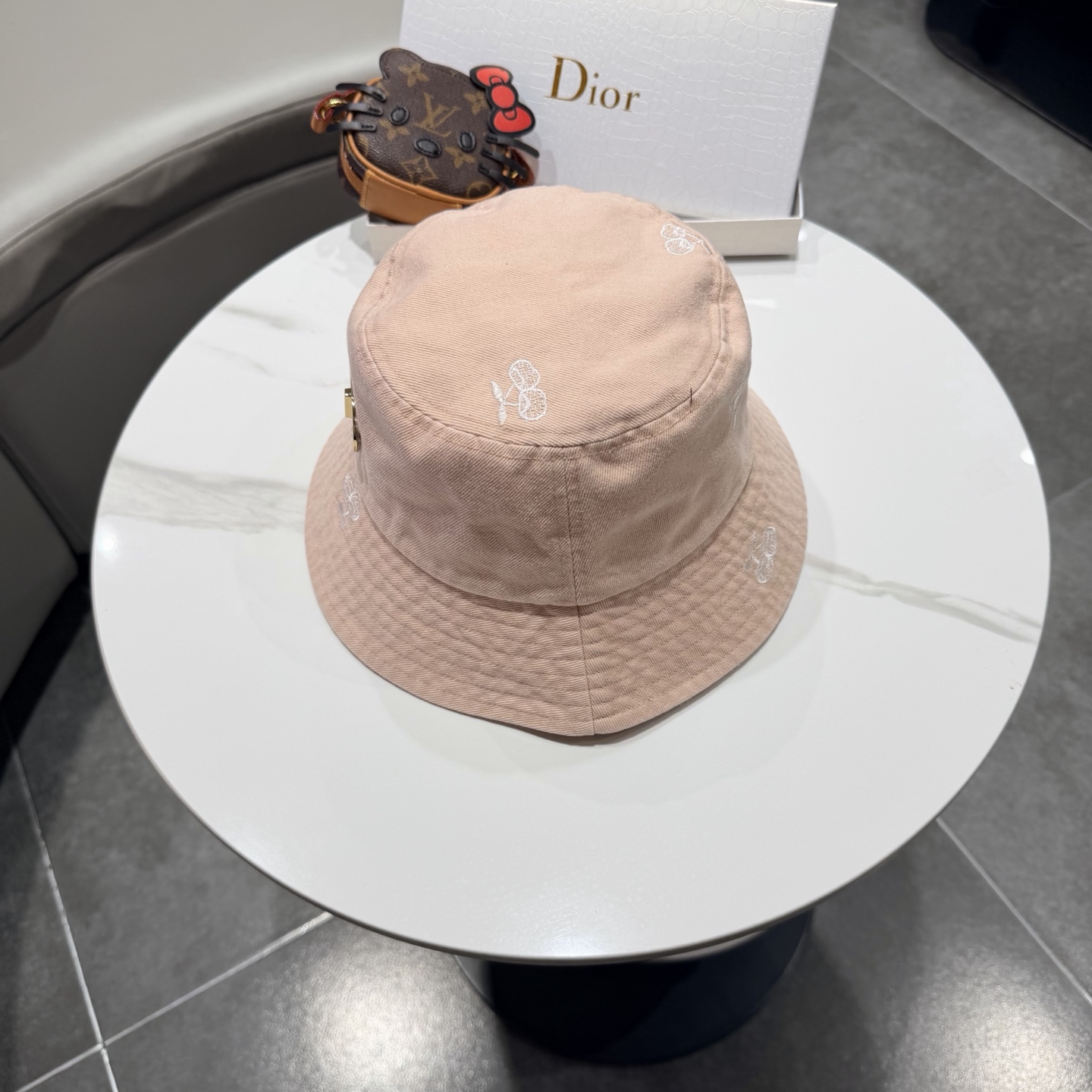 DIOR迪奥新款小清新简约刺绣渔夫帽男女春夏季百搭显脸小透气防晒遮阳盆帽