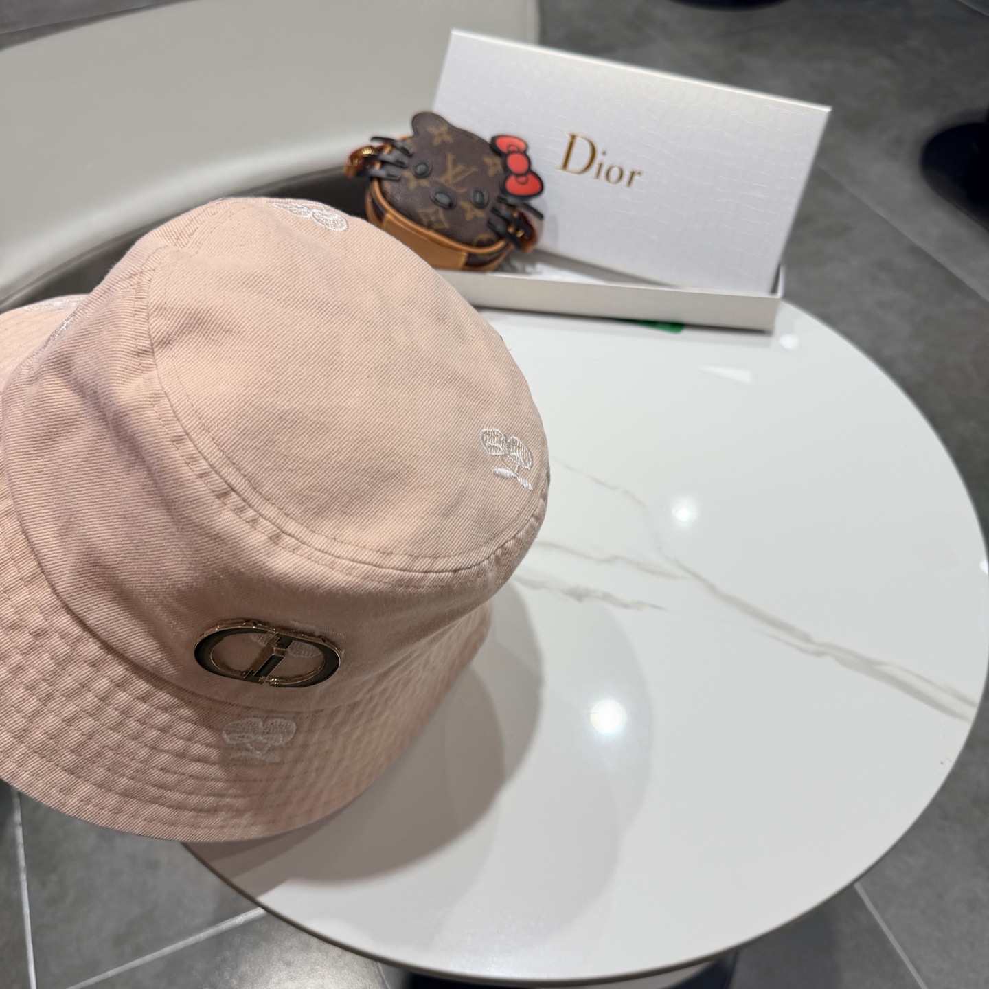 DIOR迪奥新款小清新简约刺绣渔夫帽男女春夏季百搭显脸小透气防晒遮阳盆帽