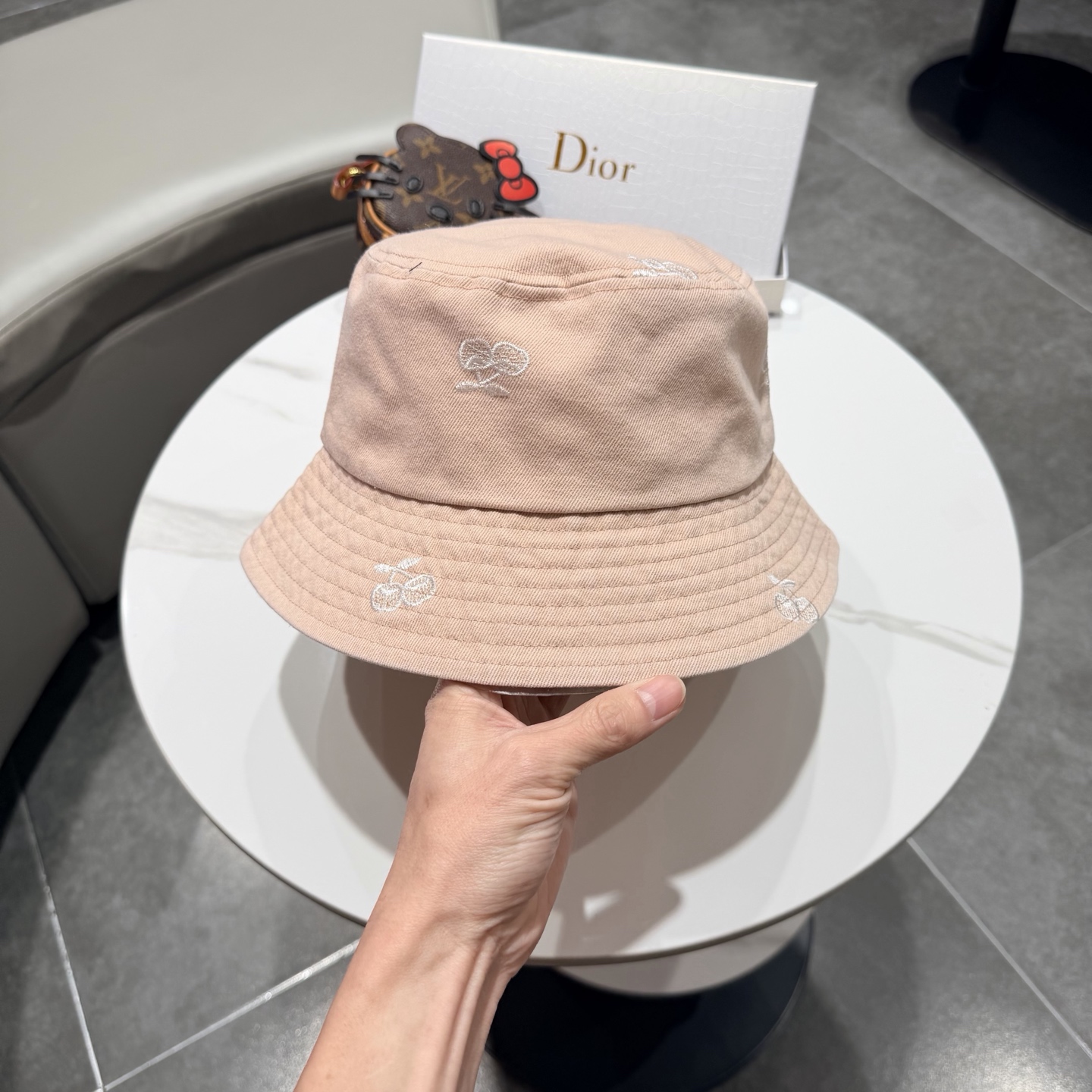 DIOR迪奥新款小清新简约刺绣渔夫帽男女春夏季百搭显脸小透气防晒遮阳盆帽
