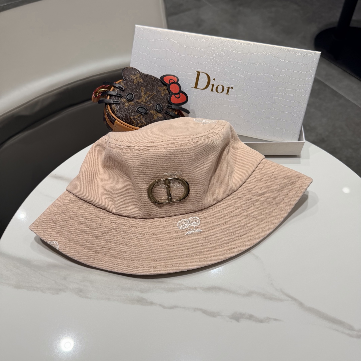 DIOR迪奥新款小清新简约刺绣渔夫帽男女春夏季百搭显脸小透气防晒遮阳盆帽