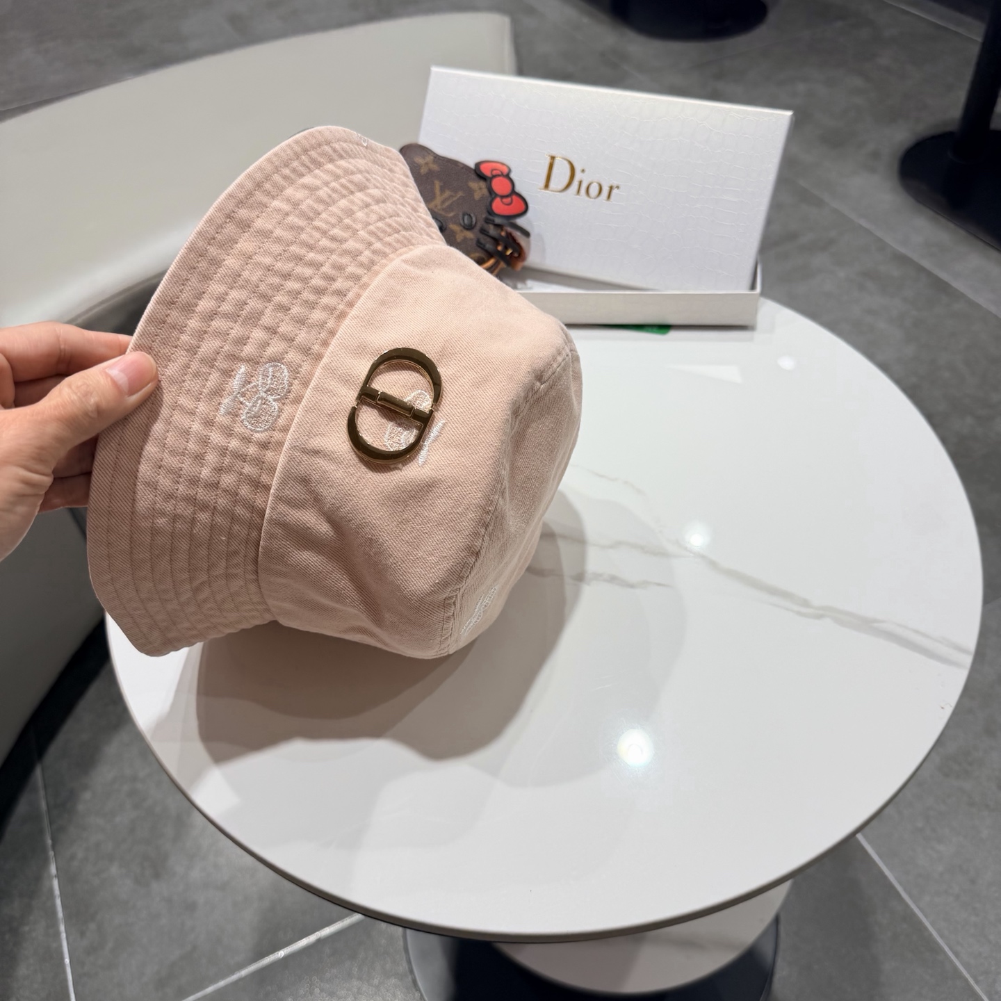 DIOR迪奥新款小清新简约刺绣渔夫帽男女春夏季百搭显脸小透气防晒遮阳盆帽