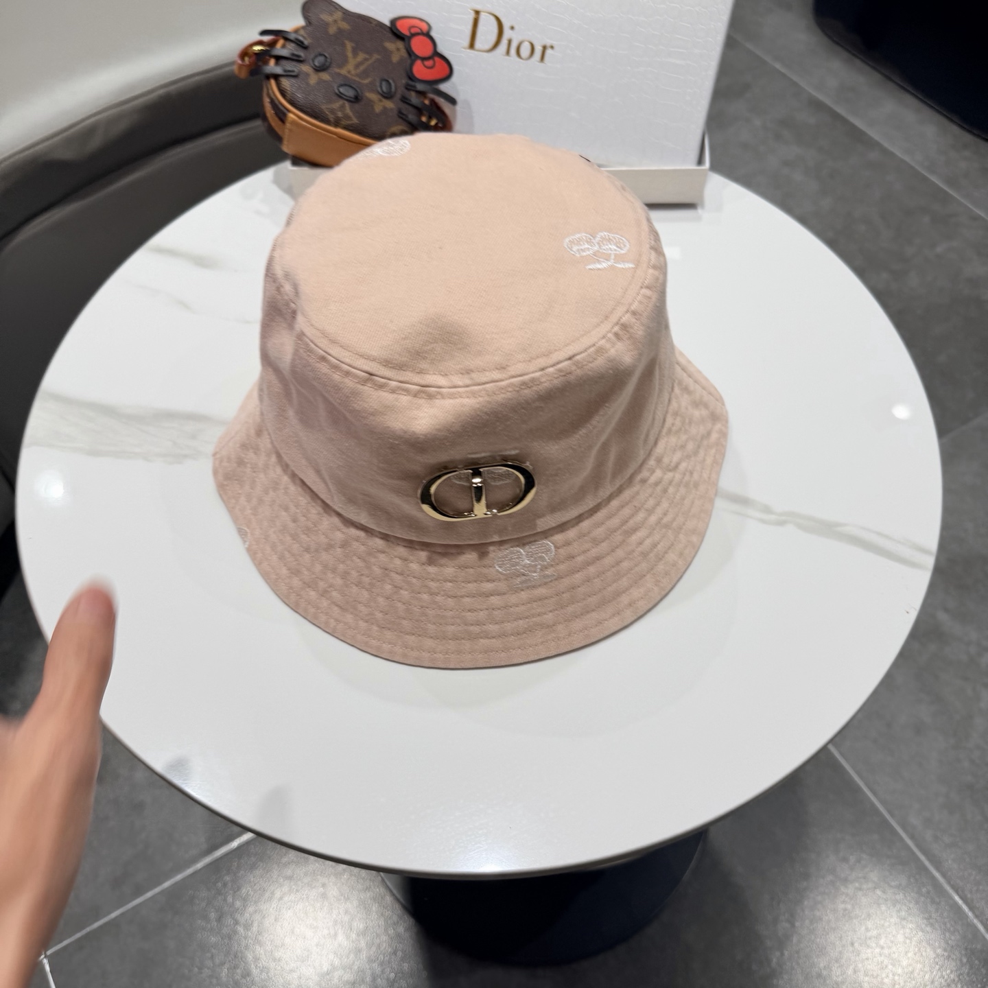 DIOR迪奥新款小清新简约刺绣渔夫帽男女春夏季百搭显脸小透气防晒遮阳盆帽