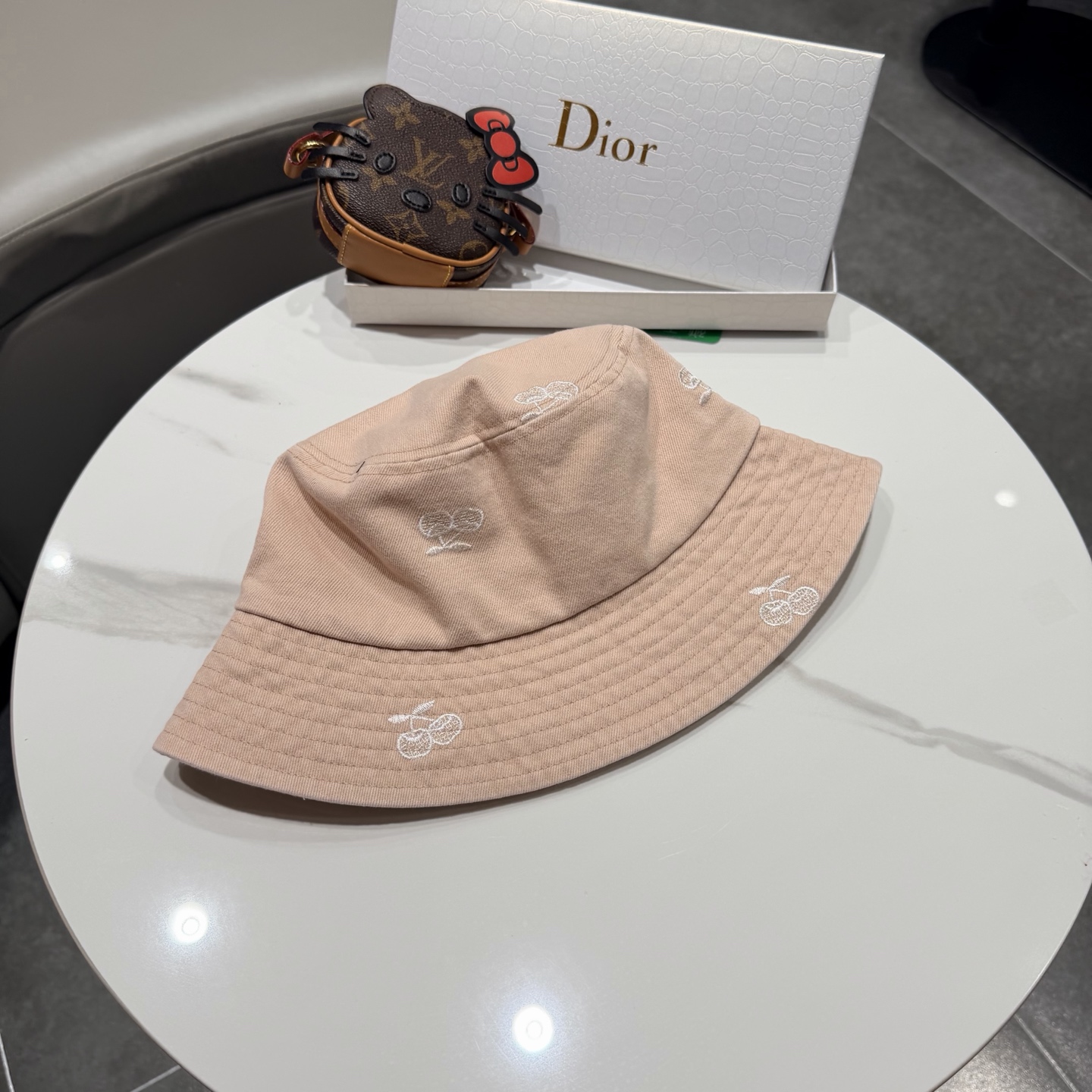 DIOR迪奥新款小清新简约刺绣渔夫帽男女春夏季百搭显脸小透气防晒遮阳盆帽