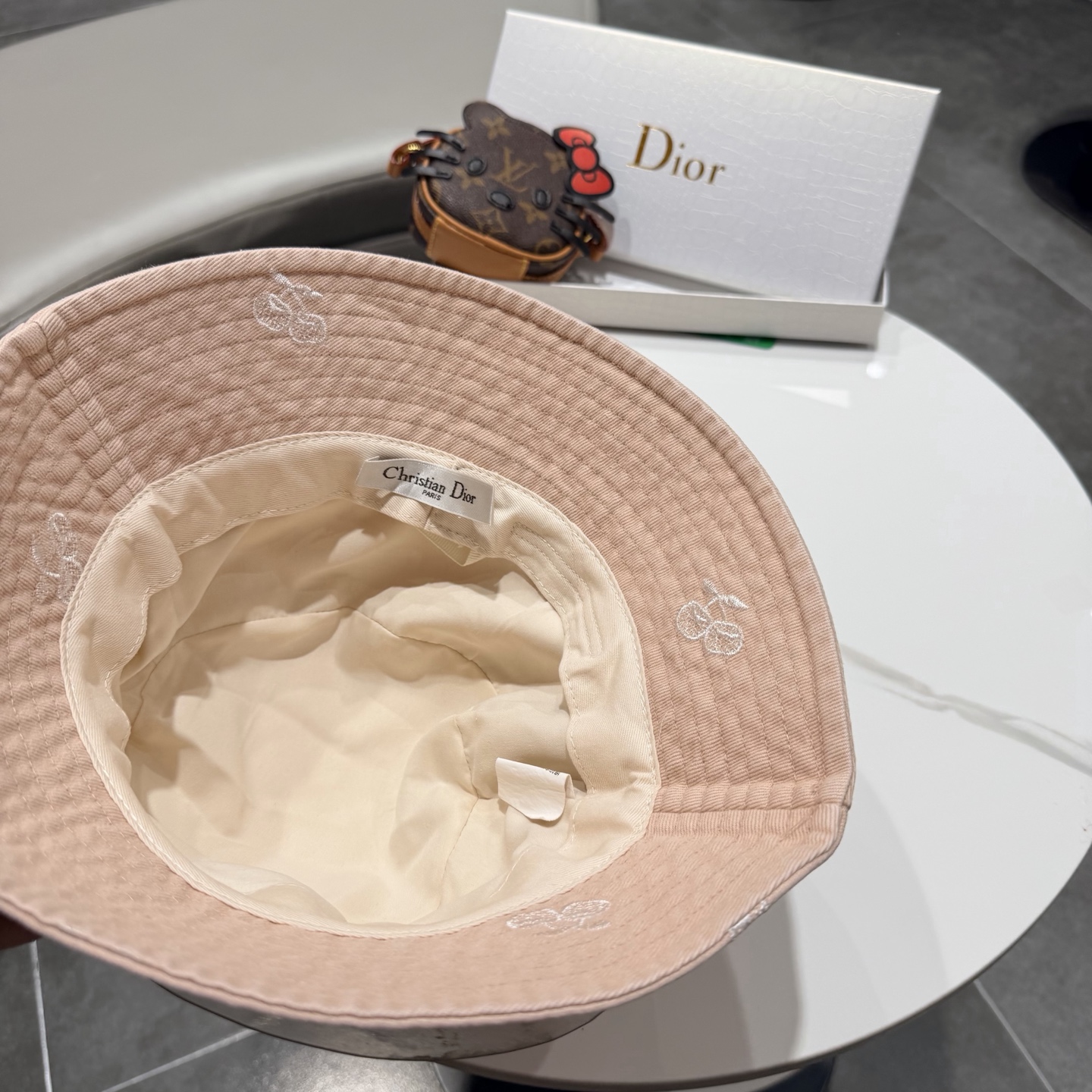 DIOR迪奥新款小清新简约刺绣渔夫帽男女春夏季百搭显脸小透气防晒遮阳盆帽