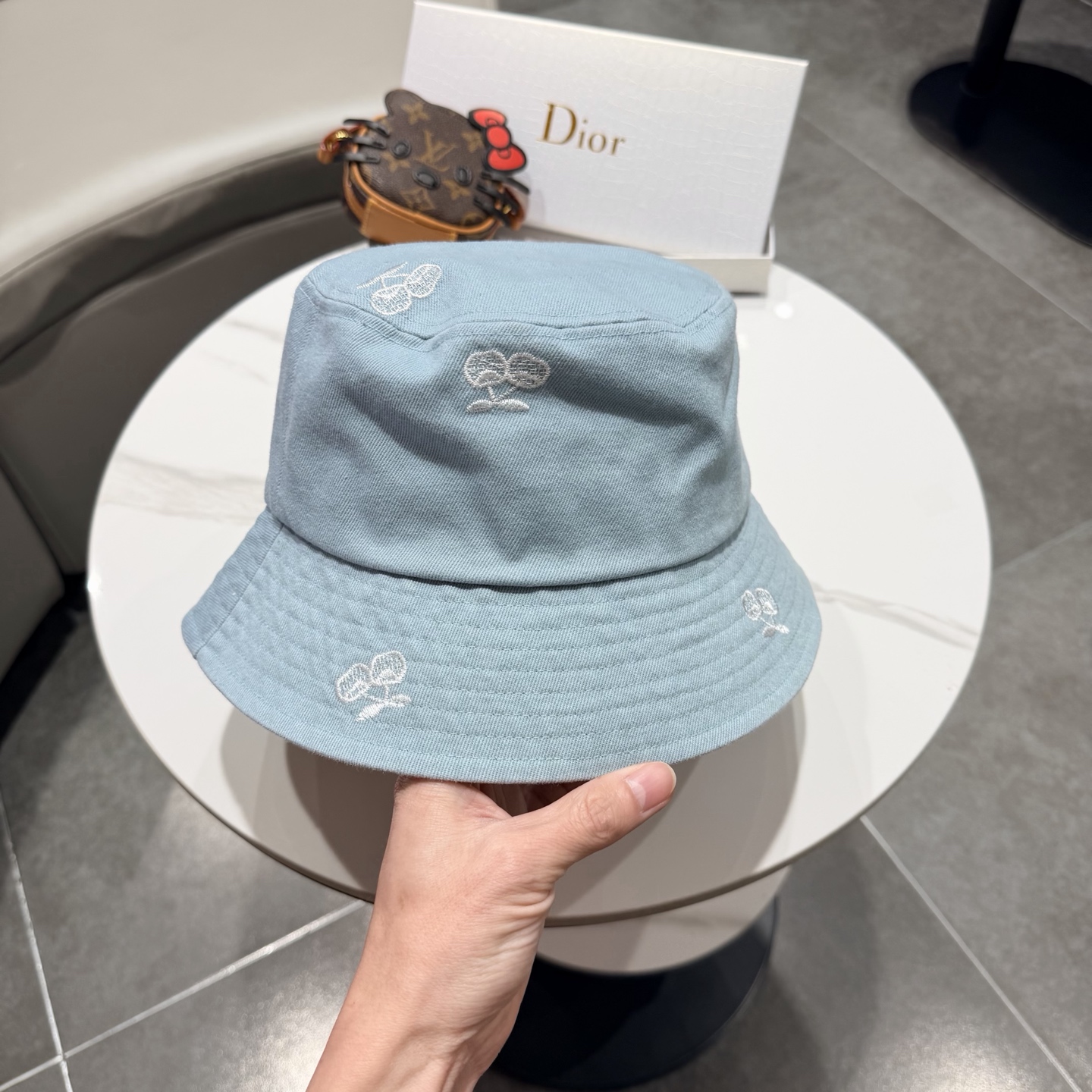 DIOR迪奥新款小清新简约刺绣渔夫帽男女春夏季百搭显脸小透气防晒遮阳盆帽