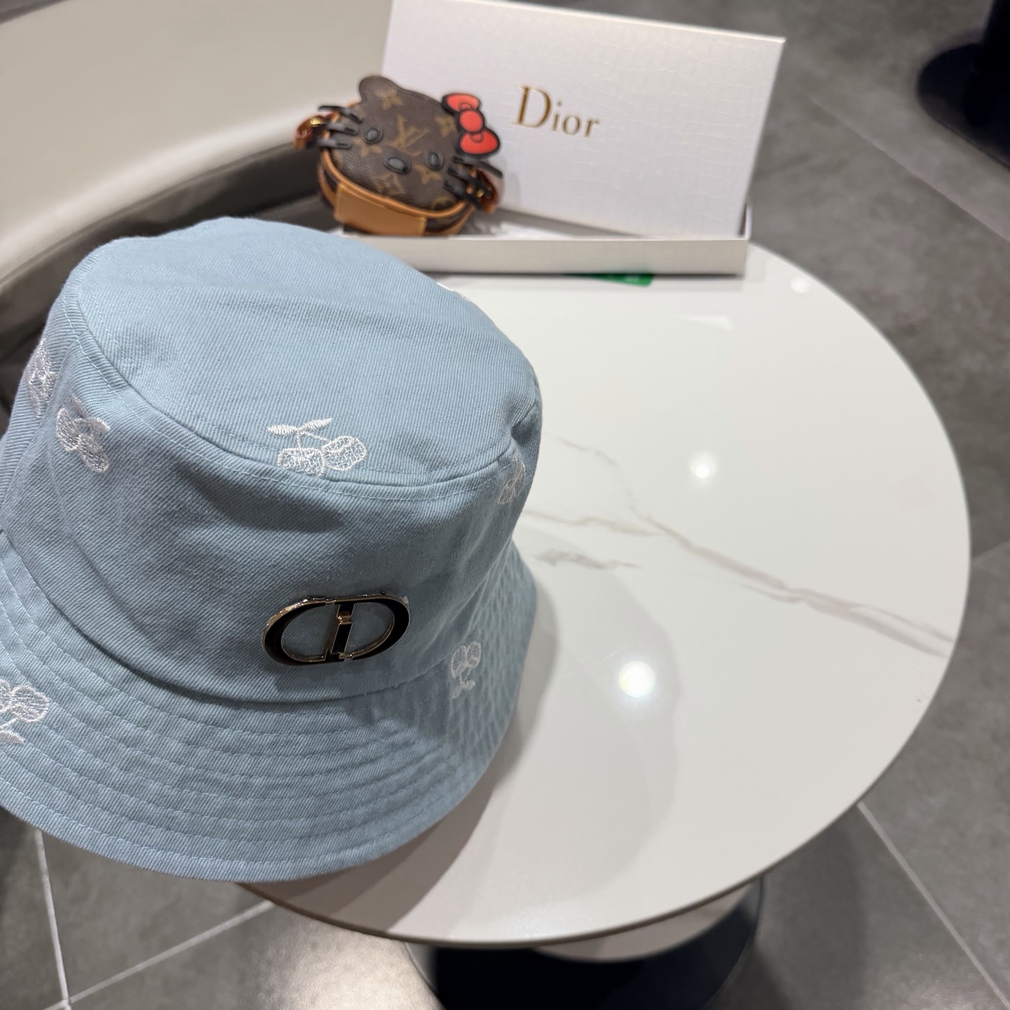 DIOR迪奥新款小清新简约刺绣渔夫帽男女春夏季百搭显脸小透气防晒遮阳盆帽