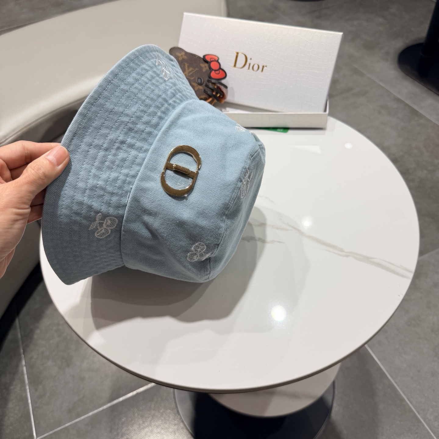 DIOR迪奥新款小清新简约刺绣渔夫帽男女春夏季百搭显脸小透气防晒遮阳盆帽